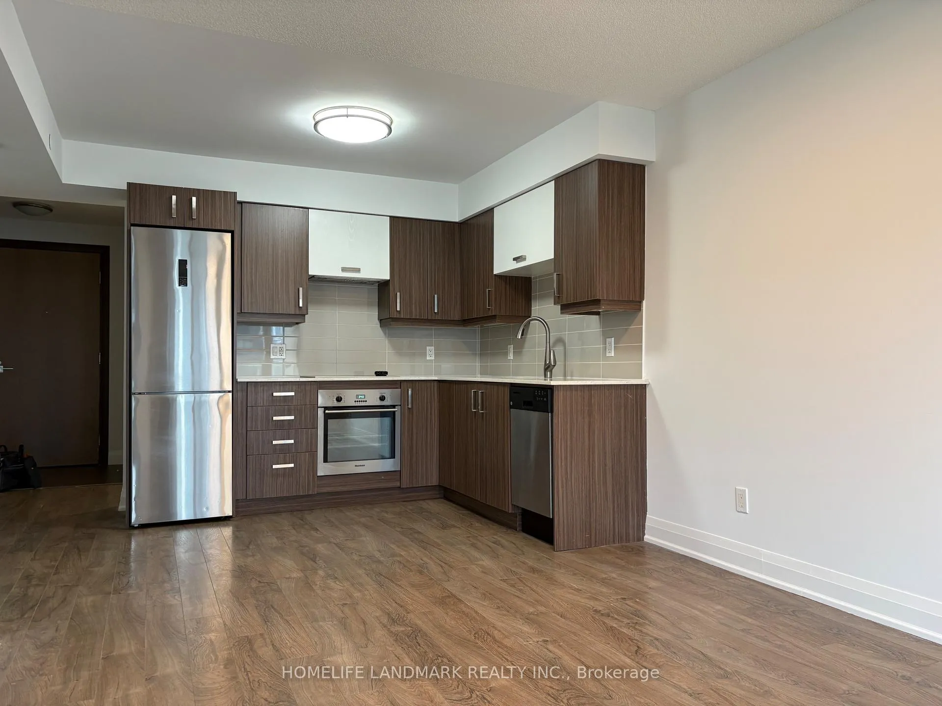Photo 3 of Unit 525, 18 Uptown Drive, Markham, Unionville — HOMEH