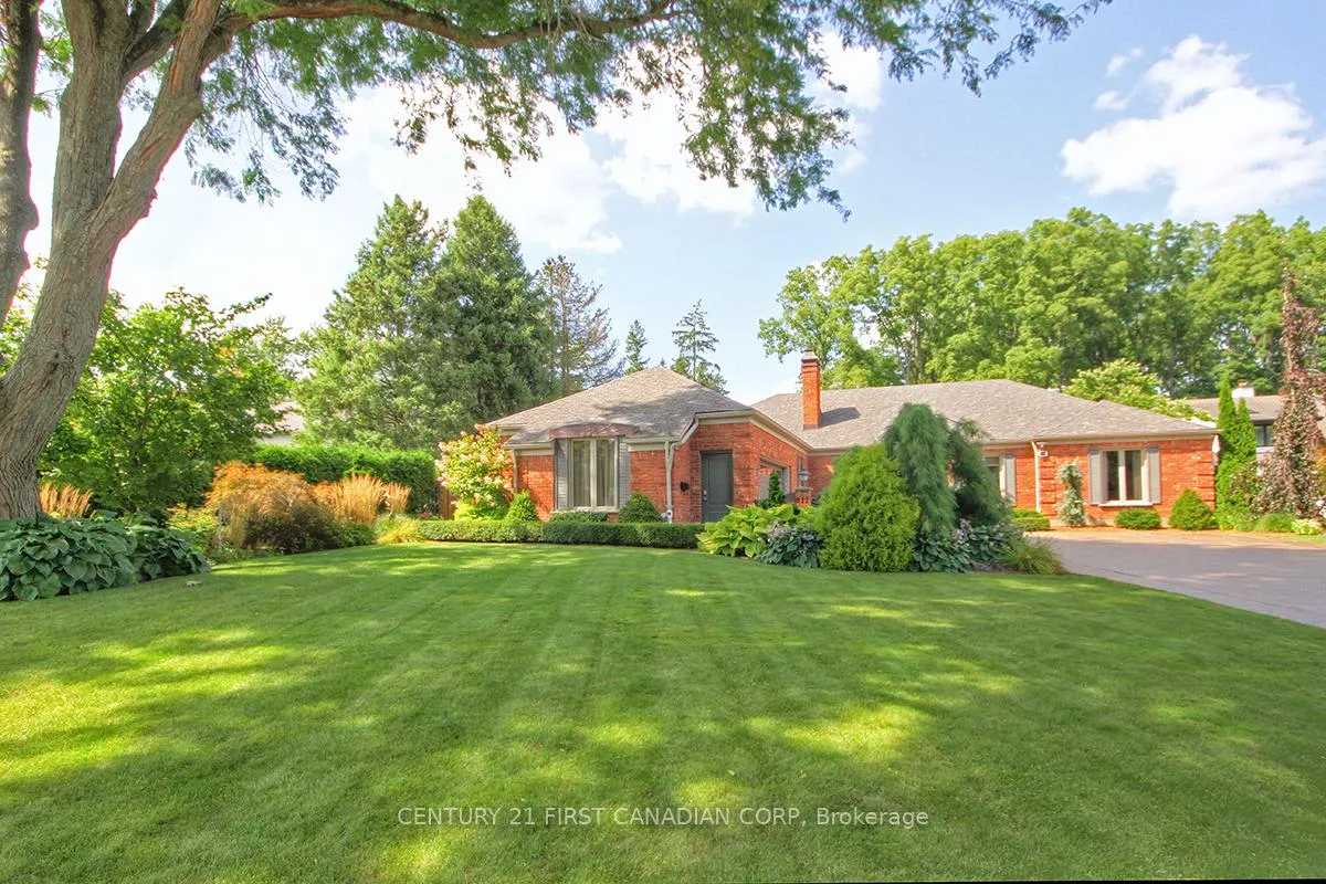 Photo 2 of 811 Clearview Crescent, London, North Q — HOMEH