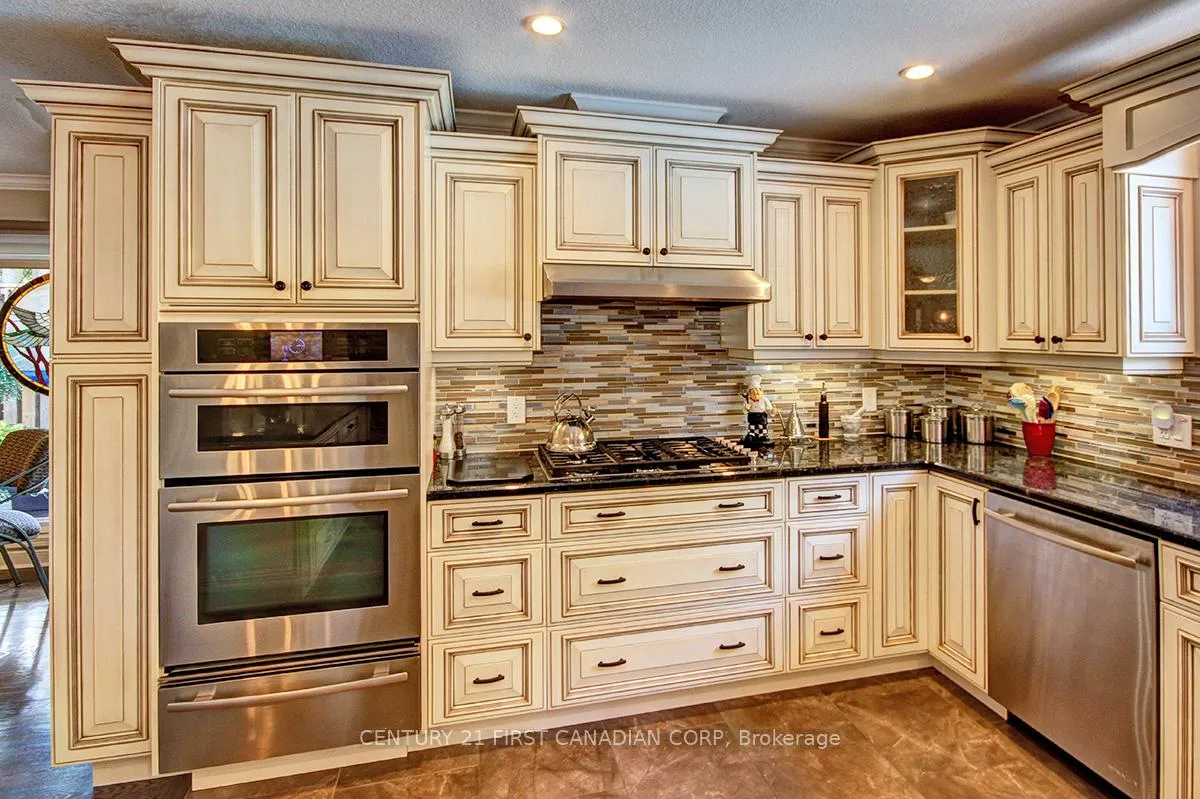 Photo 9 of 811 Clearview Crescent, London, North Q — HOMEH