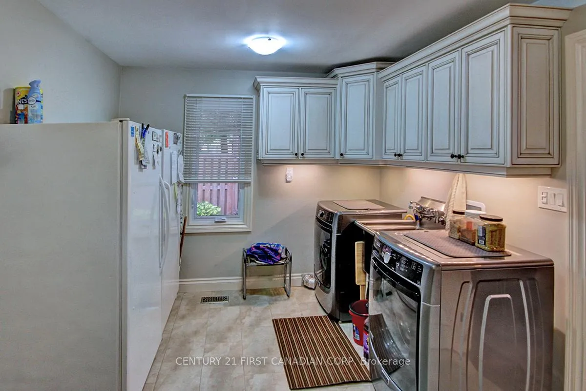 Photo 15 of 811 Clearview Crescent, London, North Q — HOMEH
