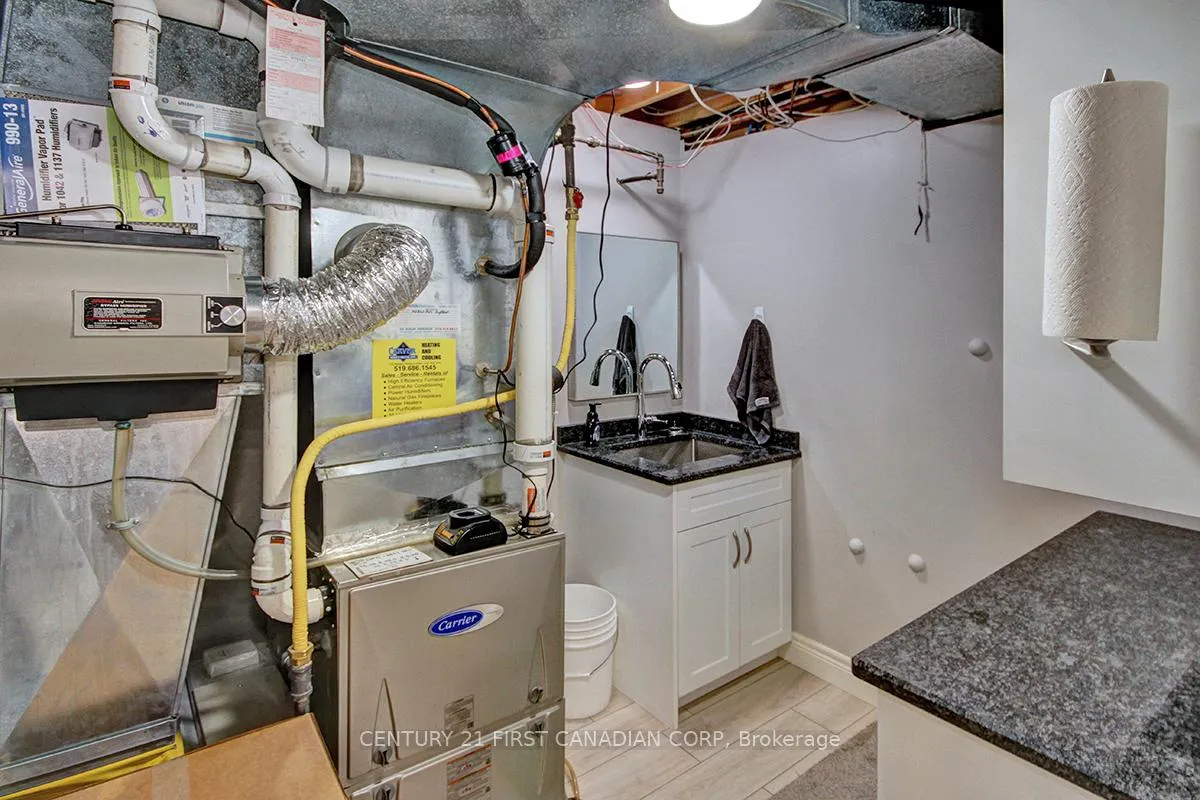 Photo 29 of 811 Clearview Crescent, London, North Q — HOMEH