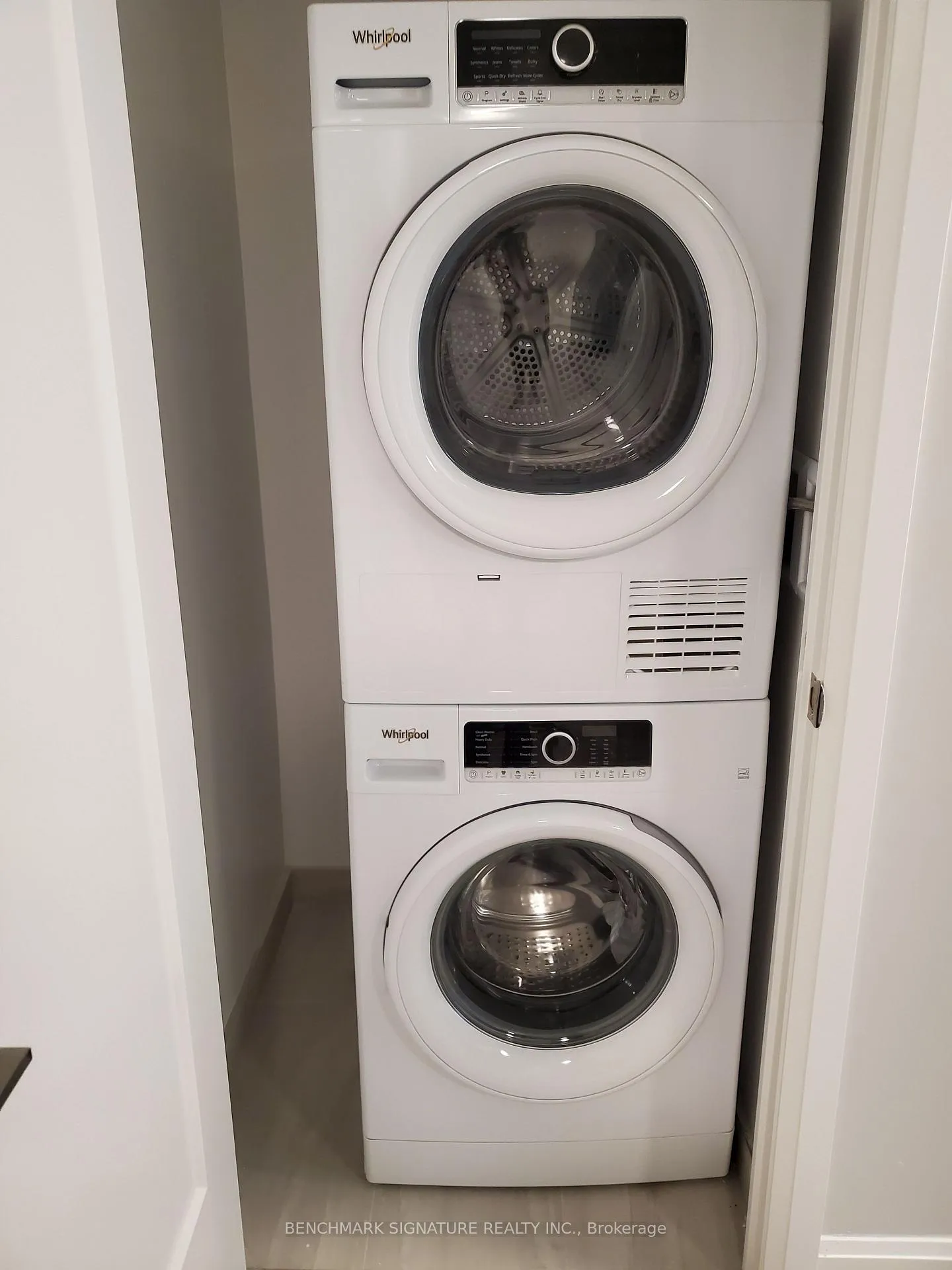 Photo 4 of Unit 207, 8 Water Walk Drive, Markham, Unionville — HOMEH