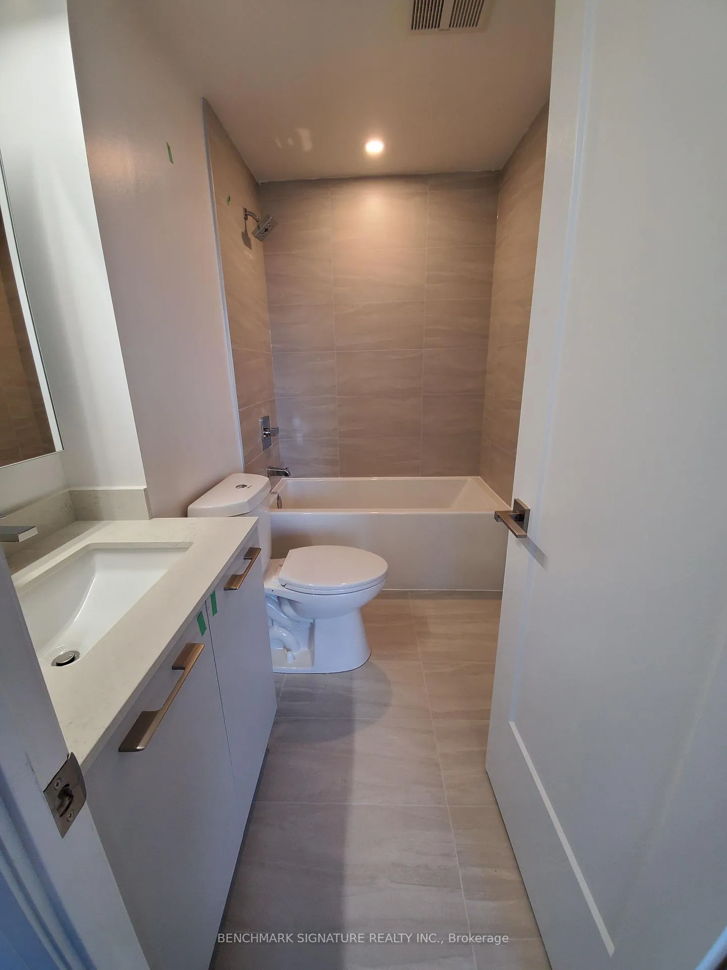 Photo 8 of Unit 207, 8 Water Walk Drive, Markham, Unionville — HOMEH