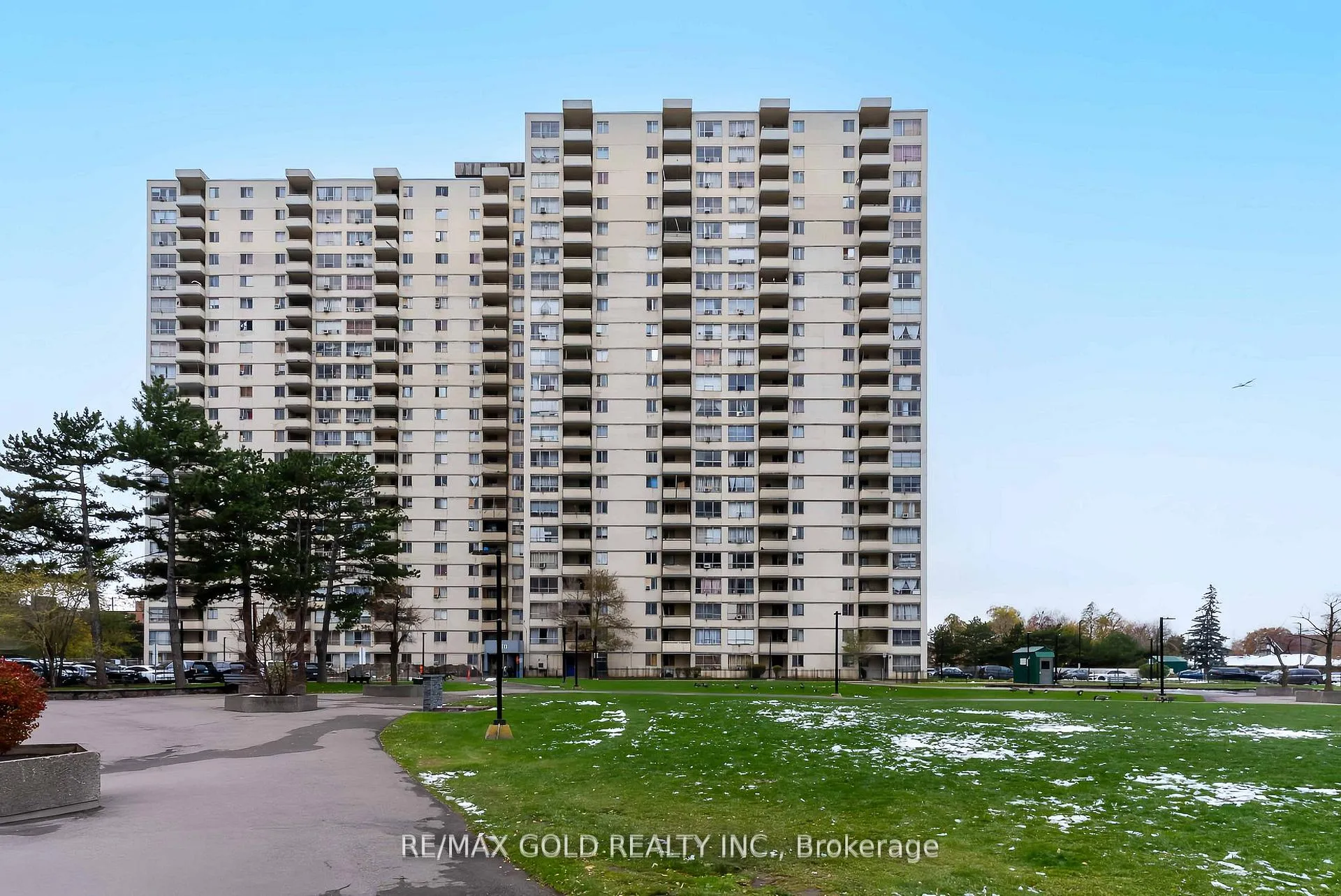 Front of Unit 513, 340 Dixon Road