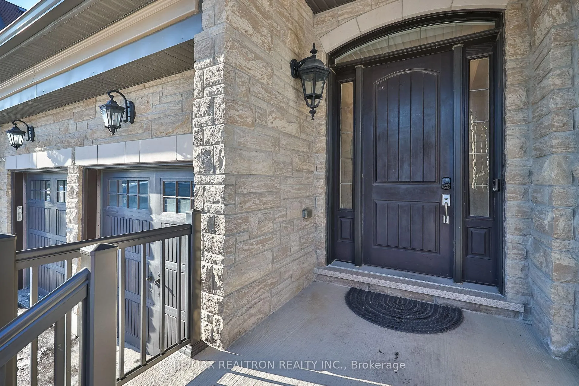 Photo 2 of 63 Cairns Gate, King, King City — HOMEH