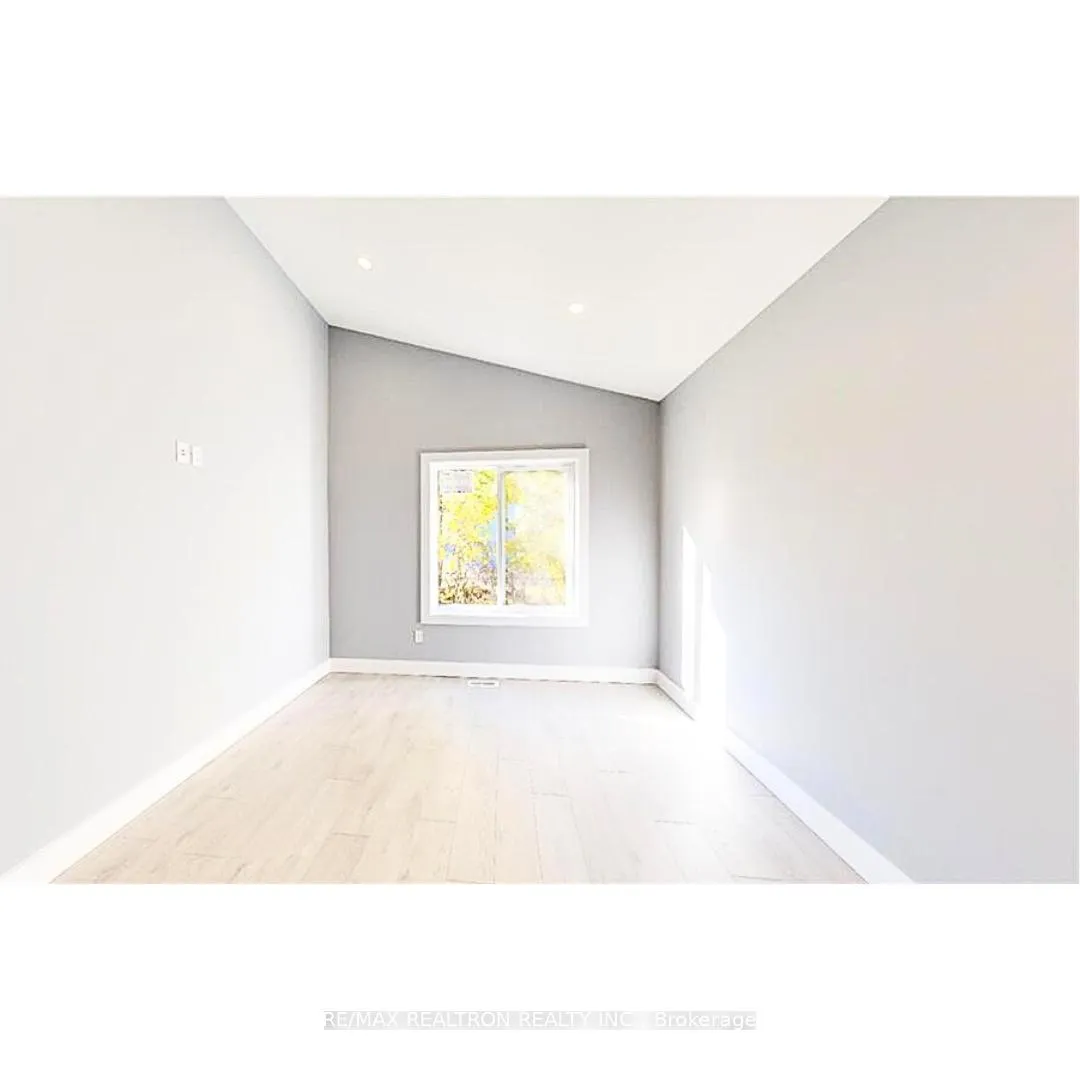 Photo 12 of 77 Godfrey Drive, London, East D — HOMEH