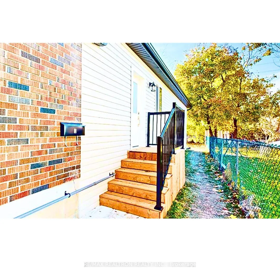 Photo 11 of 77 Godfrey Drive, London, East D — HOMEH