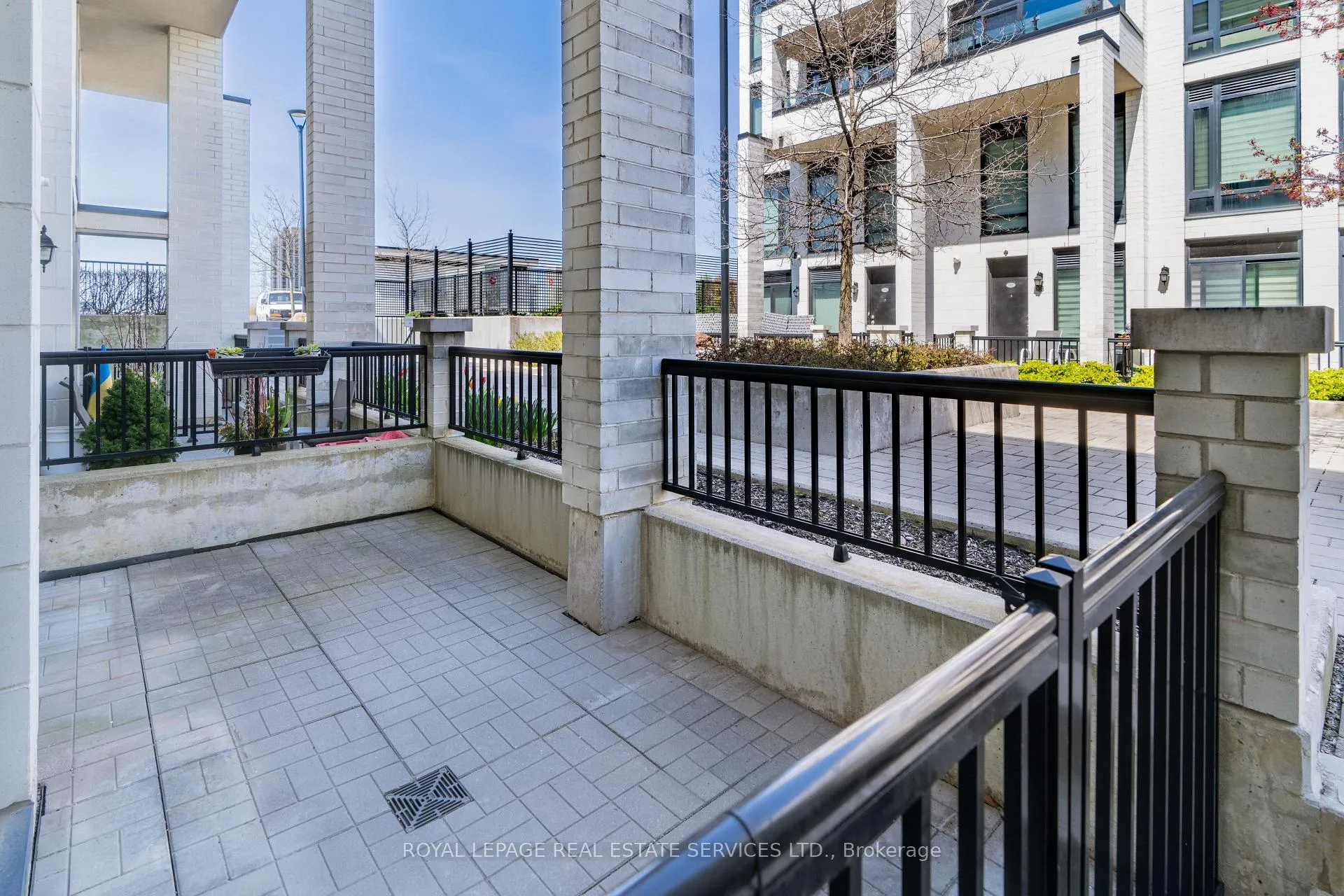 Photo 4 of Unit 721, 138 Widdicome Hill Boulevard, Etobicoke, Willowridge-Martingrove-Richview — HOMEH