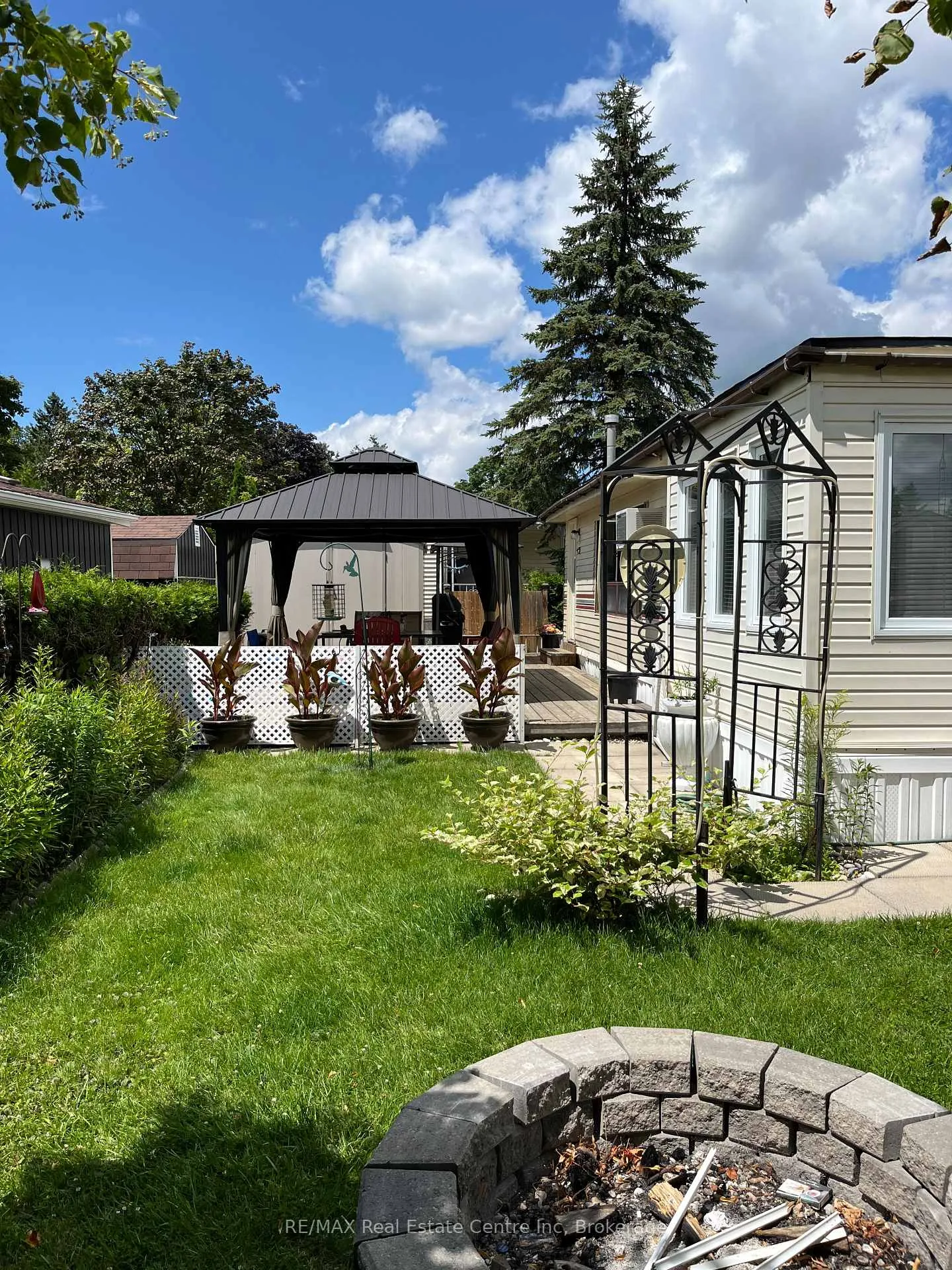 Photo 2 of 2073 Friendly Boulevard, Centre Wellington, Belwood — HOMEH