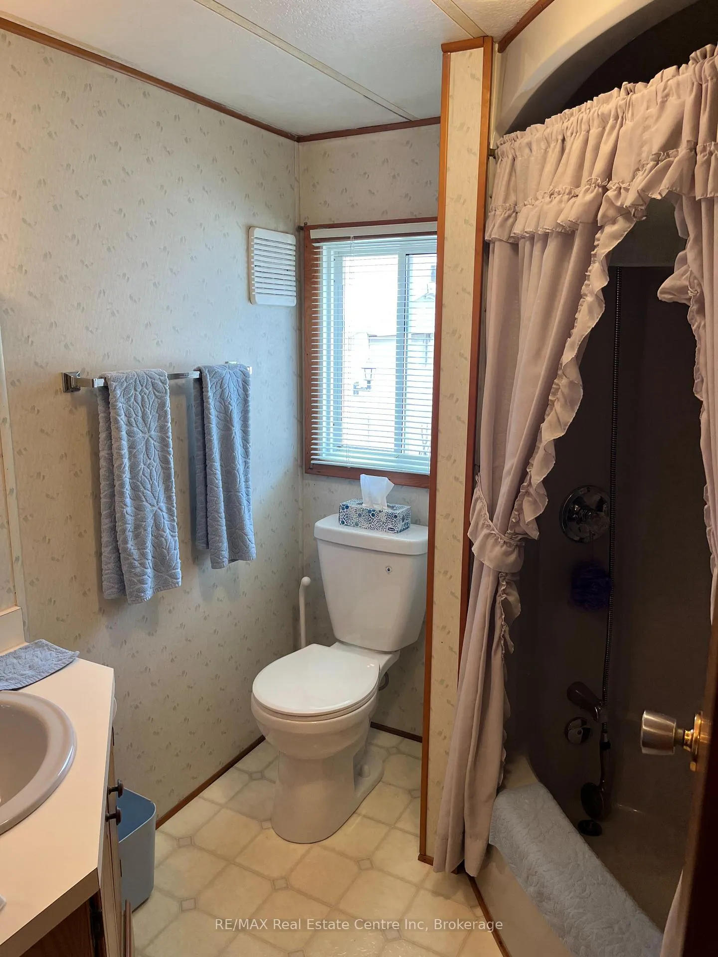 Photo 18 of 2073 Friendly Boulevard, Centre Wellington, Belwood — HOMEH