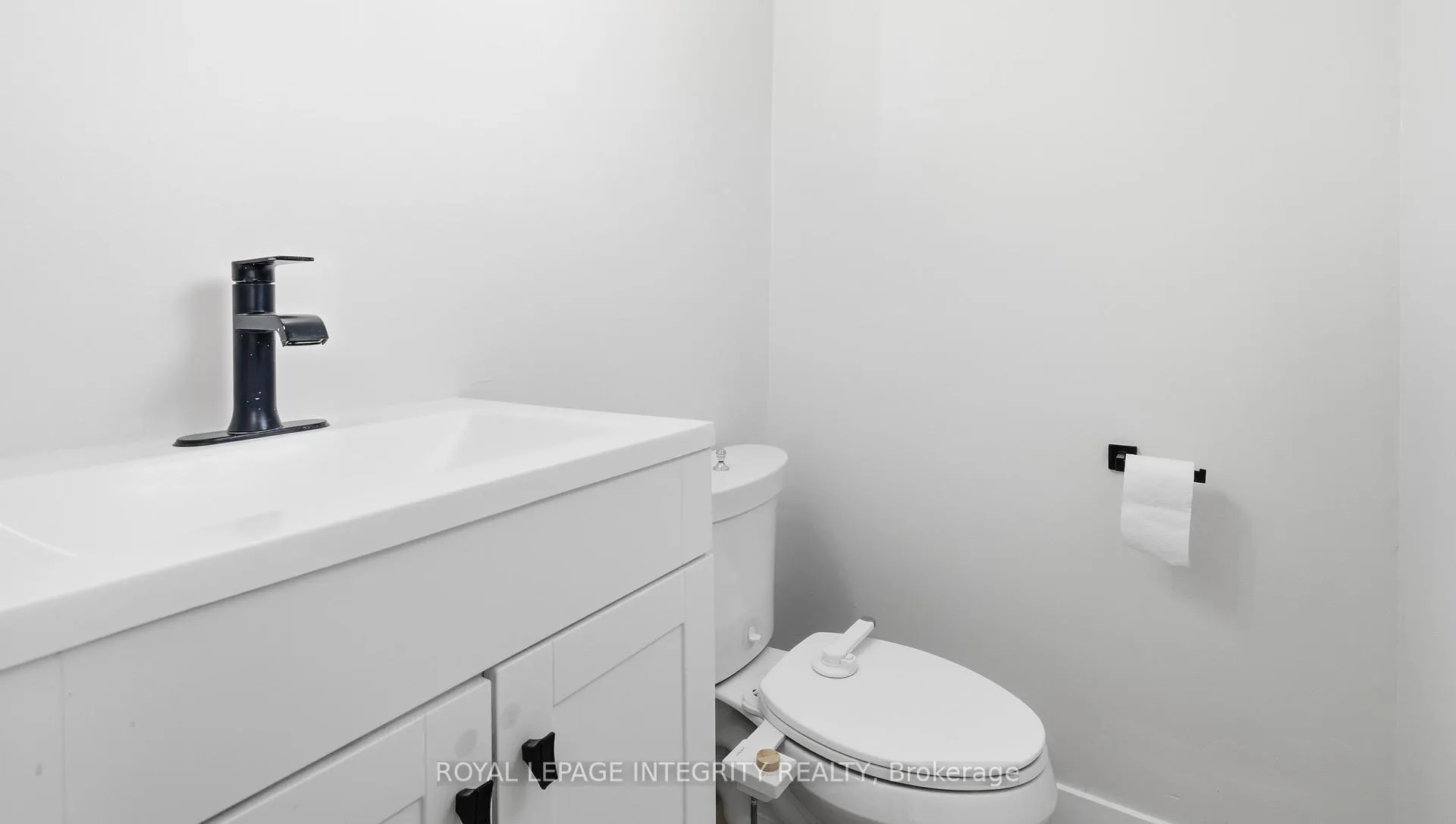 Photo 6 of Unit 5, 3920 Old Richmond Road E, Ottawa, Arbeatha Park — HOMEH