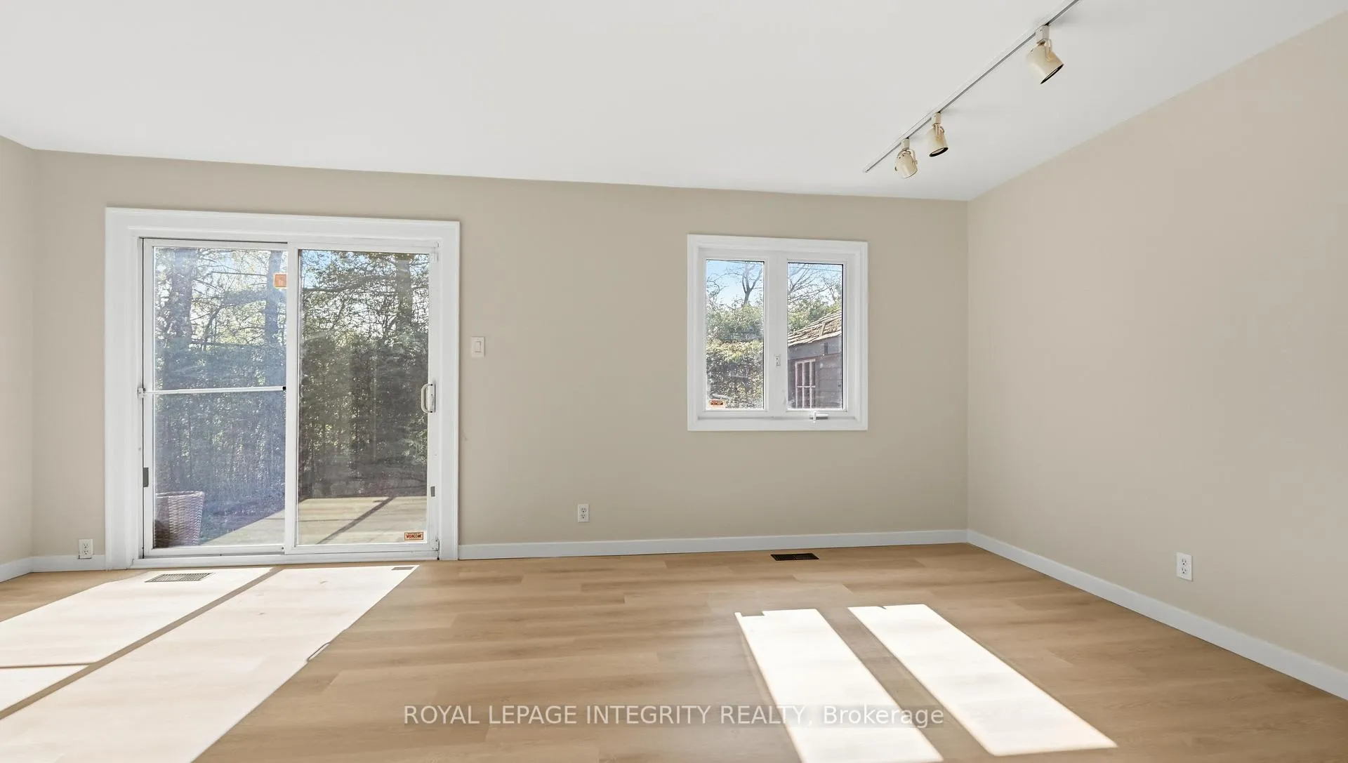 Photo 7 of Unit 5, 3920 Old Richmond Road E, Ottawa, Arbeatha Park — HOMEH