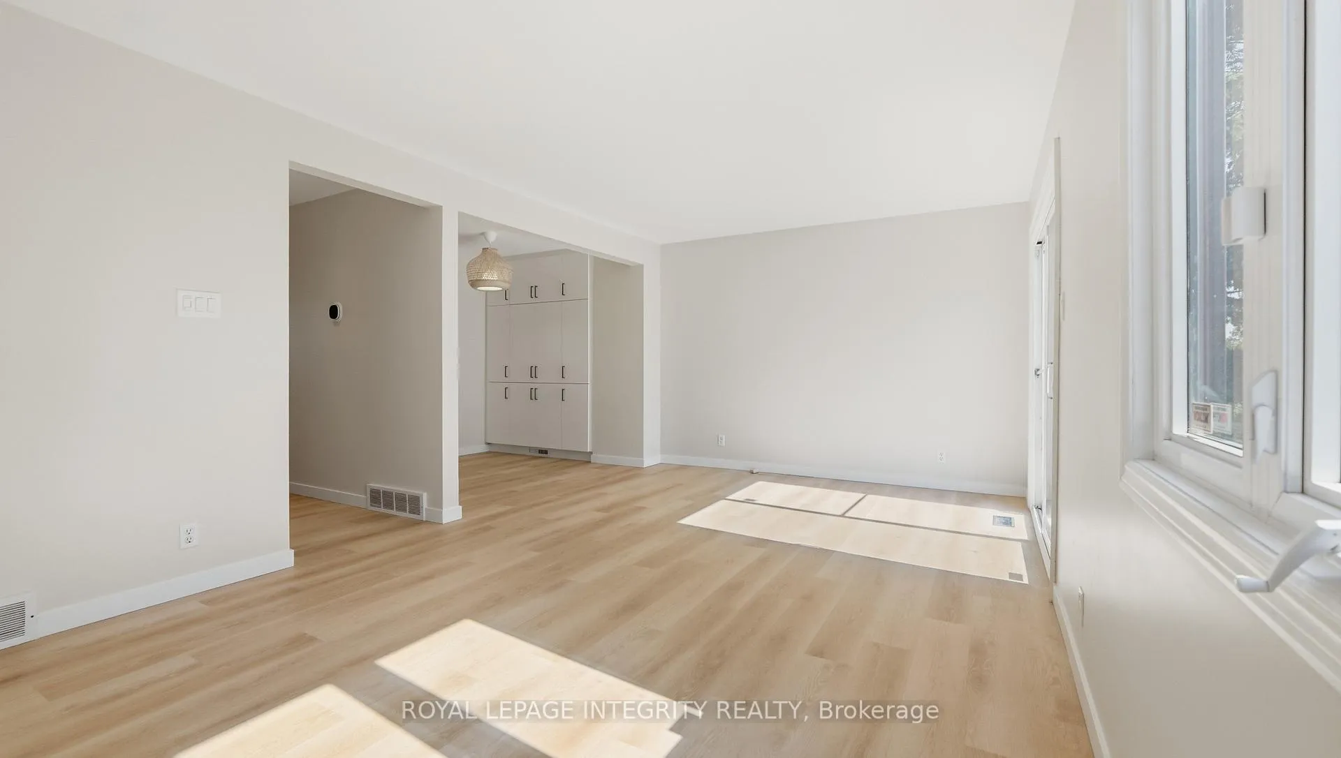 Photo 8 of Unit 5, 3920 Old Richmond Road E, Ottawa, Arbeatha Park — HOMEH