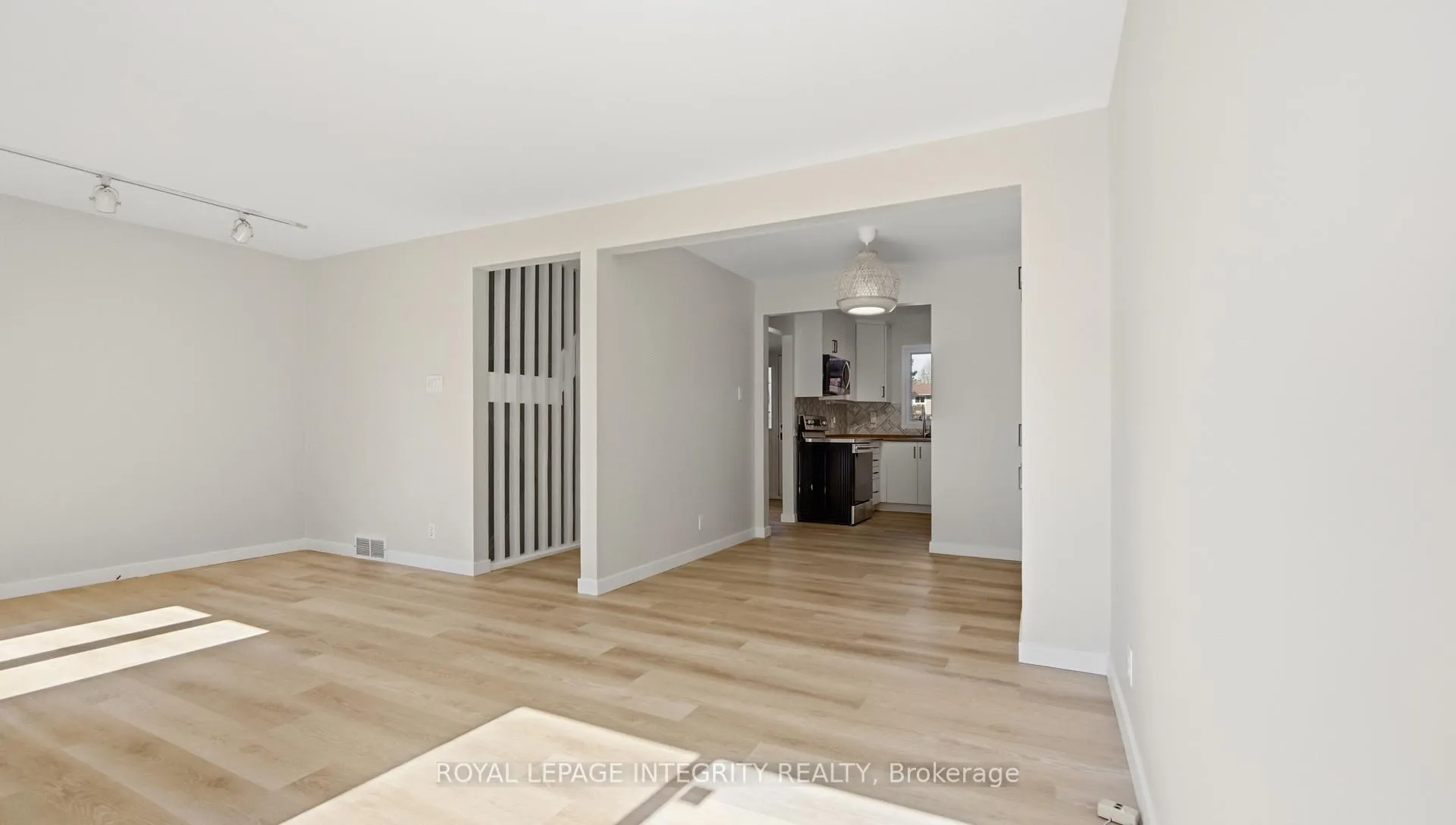 Photo 10 of Unit 5, 3920 Old Richmond Road E, Ottawa, Arbeatha Park — HOMEH