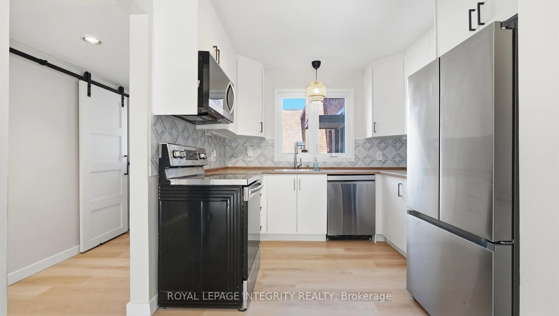 Photo 13 of Unit 5, 3920 Old Richmond Road E, Ottawa, Arbeatha Park — HOMEH
