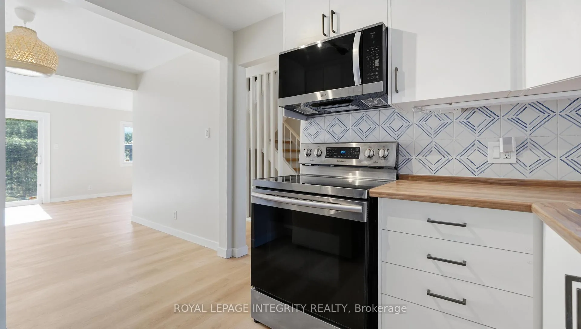 Photo 15 of Unit 5, 3920 Old Richmond Road E, Ottawa, Arbeatha Park — HOMEH