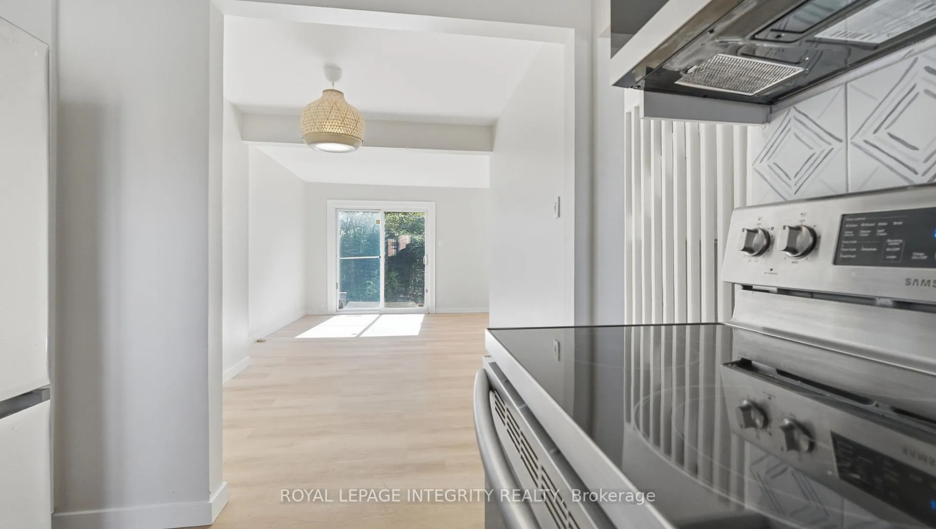 Photo 16 of Unit 5, 3920 Old Richmond Road E, Ottawa, Arbeatha Park — HOMEH