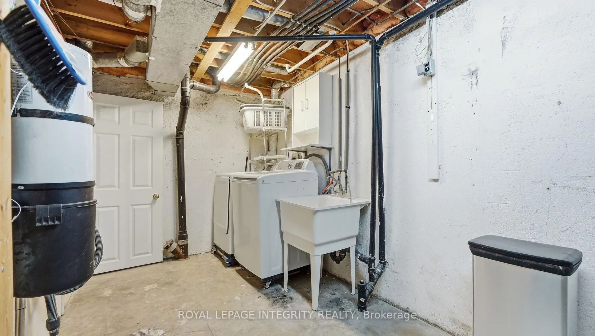 Photo 19 of Unit 5, 3920 Old Richmond Road E, Ottawa, Arbeatha Park — HOMEH