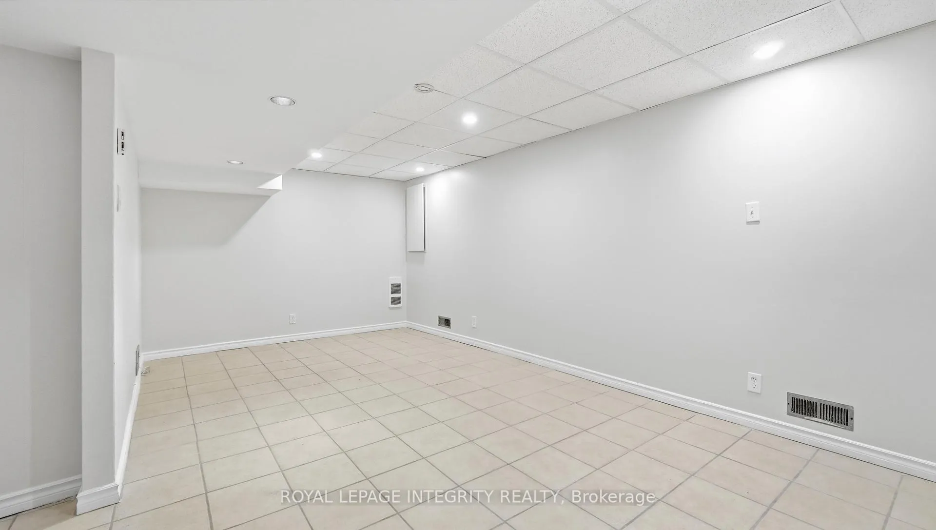 Photo 20 of Unit 5, 3920 Old Richmond Road E, Ottawa, Arbeatha Park — HOMEH