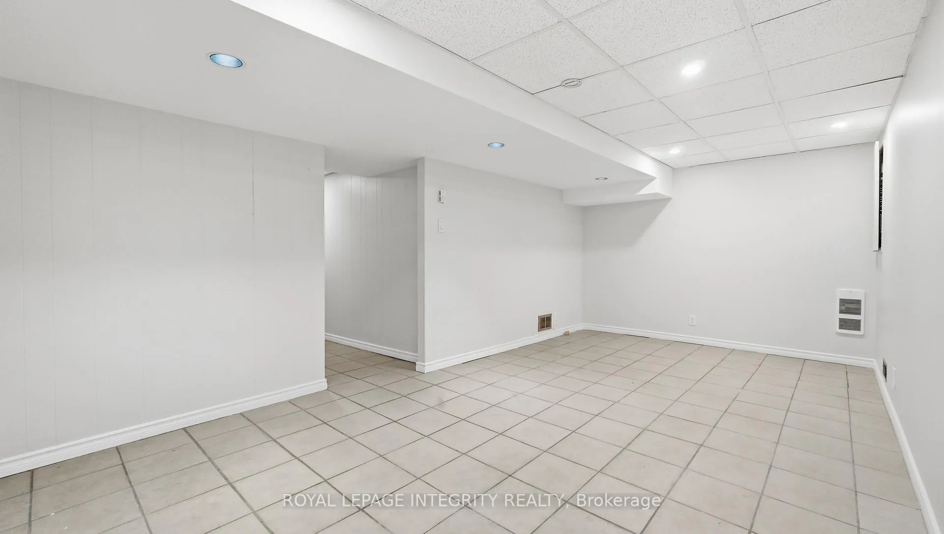Photo 22 of Unit 5, 3920 Old Richmond Road E, Ottawa, Arbeatha Park — HOMEH
