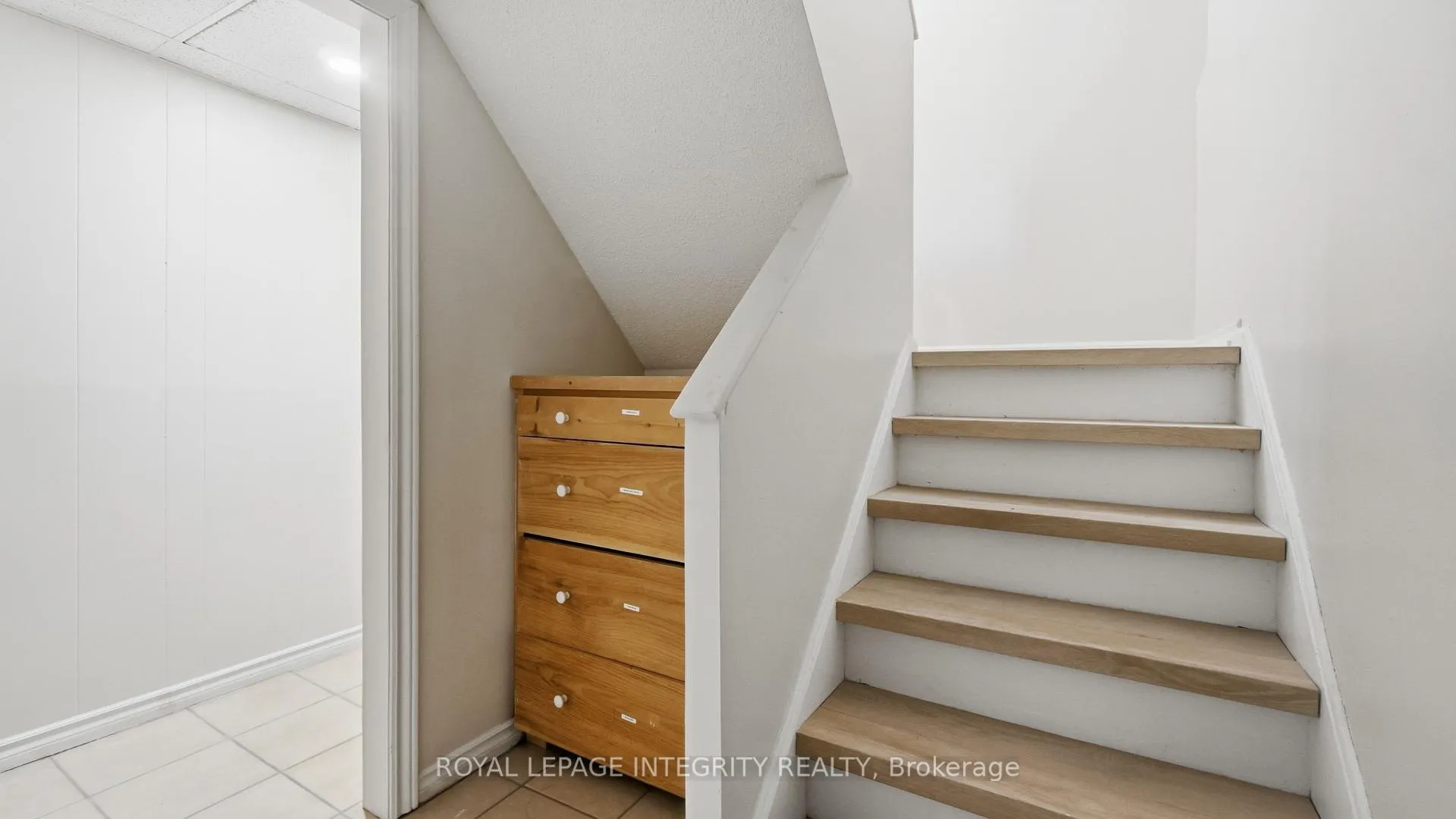 Photo 24 of Unit 5, 3920 Old Richmond Road E, Ottawa, Arbeatha Park — HOMEH