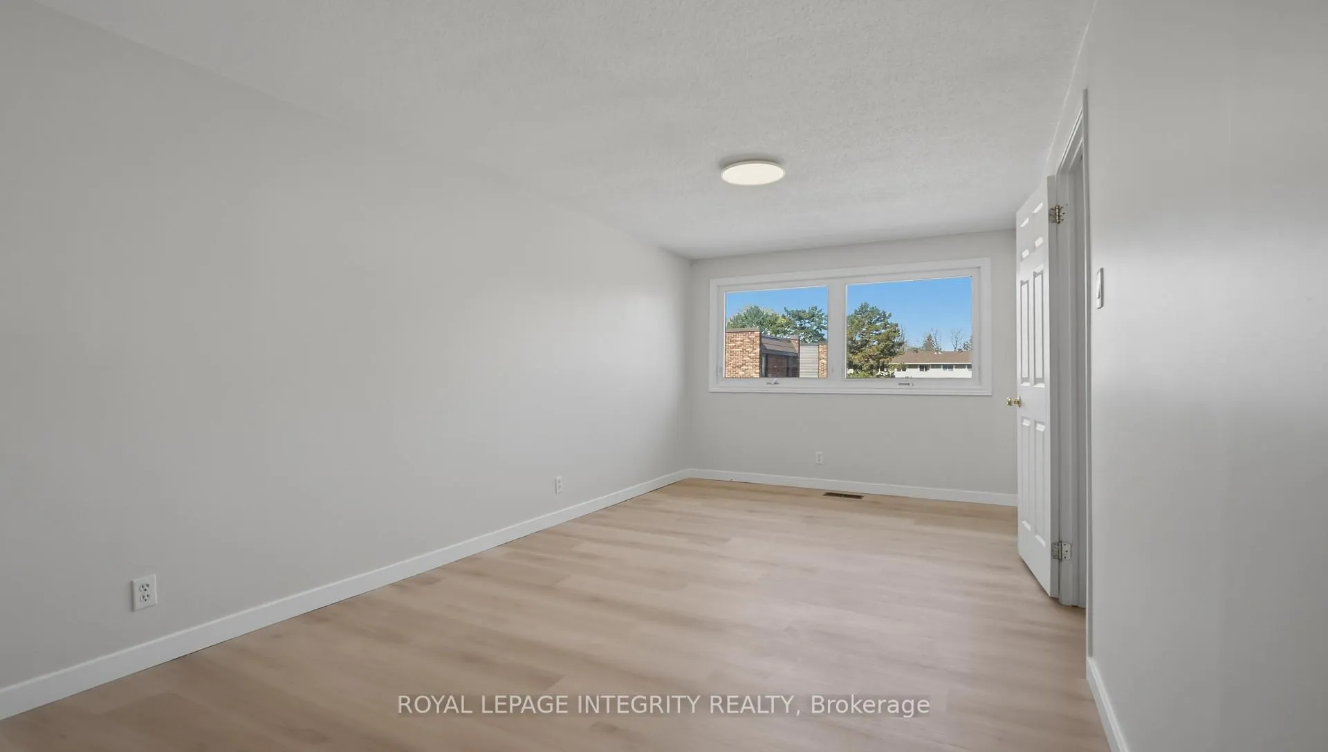 Photo 26 of Unit 5, 3920 Old Richmond Road E, Ottawa, Arbeatha Park — HOMEH