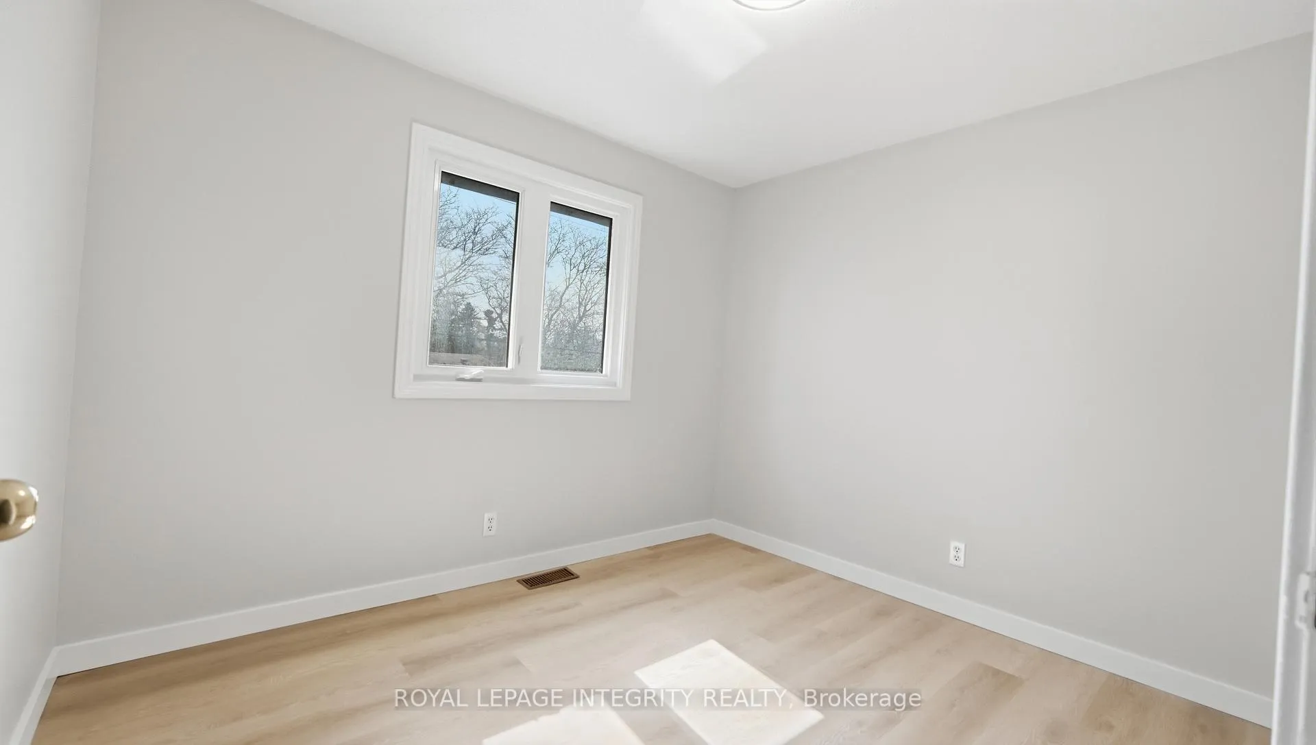 Photo 37 of Unit 5, 3920 Old Richmond Road E, Ottawa, Arbeatha Park — HOMEH