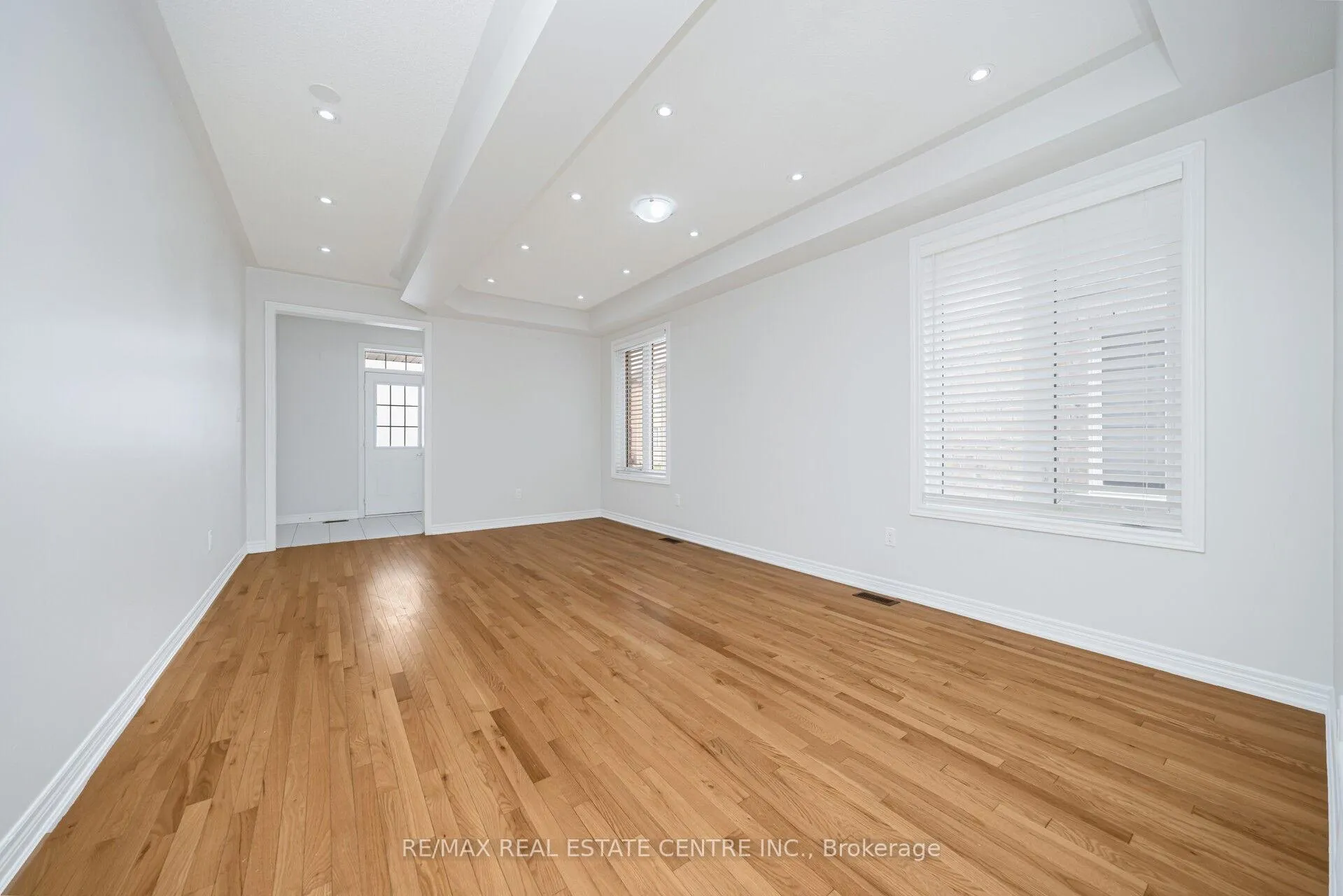 Photo 7 of 26 Fruitvale Circle, Brampton, Northwest Brampton — HOMEH