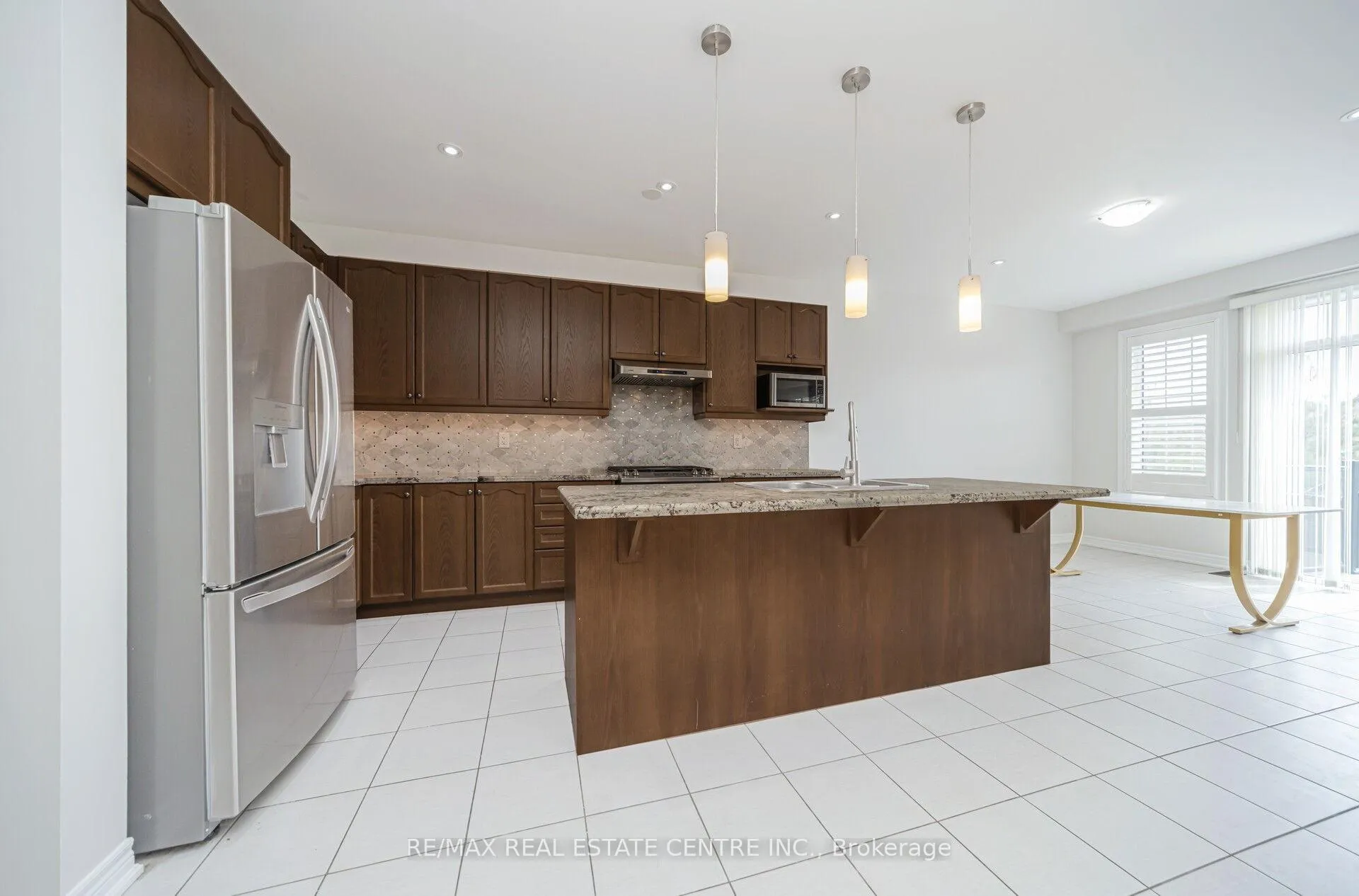 Photo 8 of 26 Fruitvale Circle, Brampton, Northwest Brampton — HOMEH