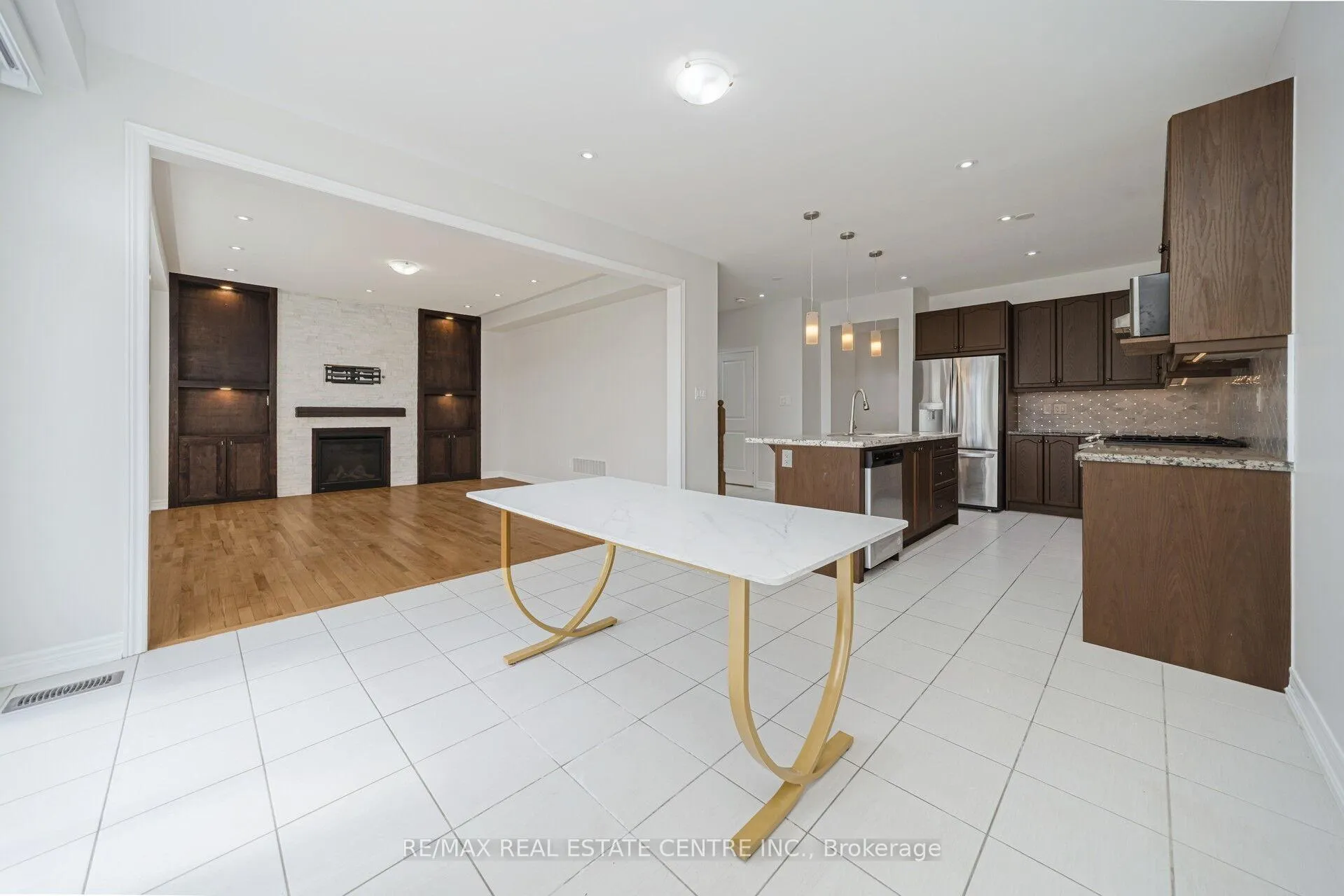 Photo 11 of 26 Fruitvale Circle, Brampton, Northwest Brampton — HOMEH