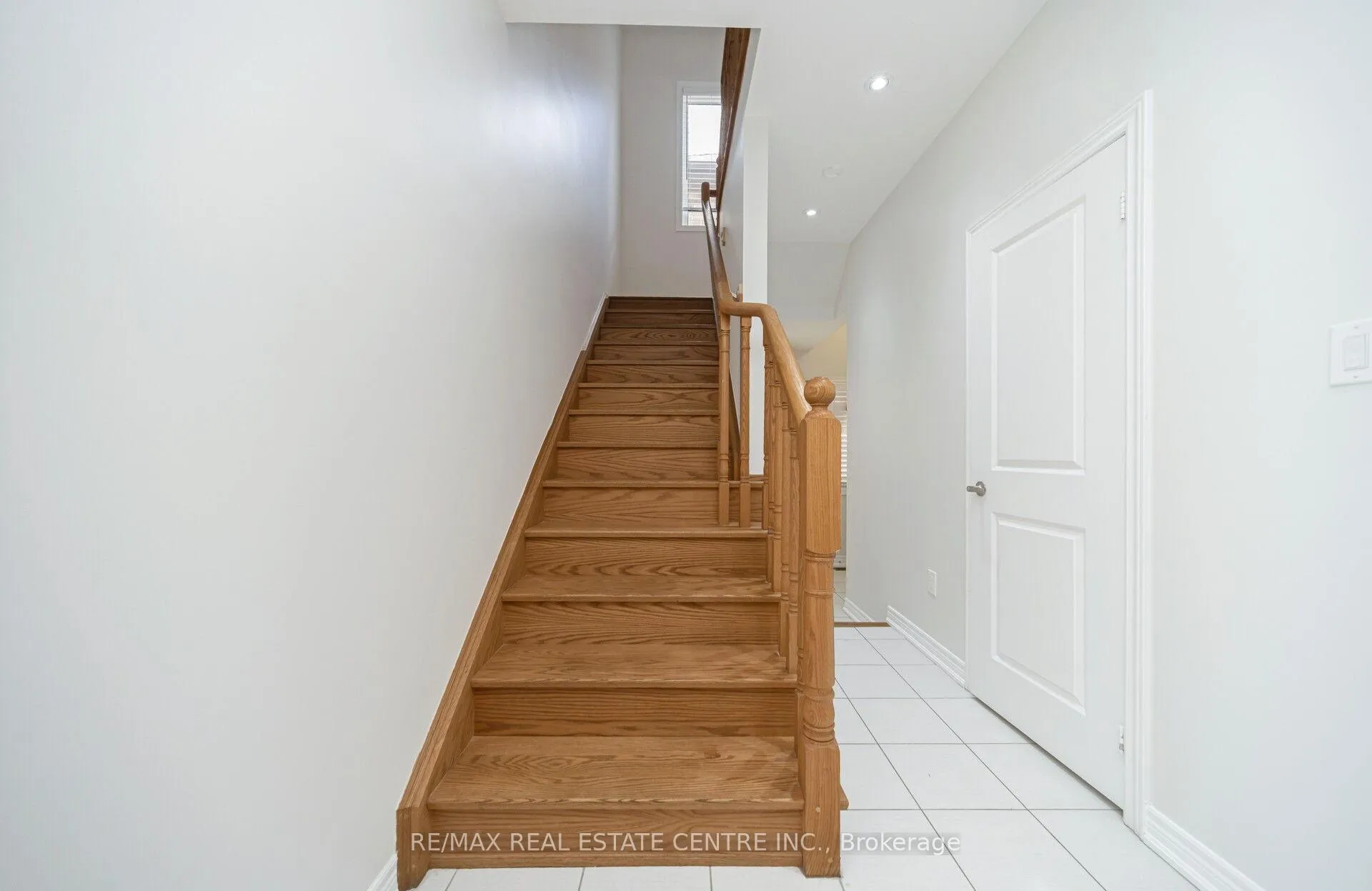 Photo 15 of 26 Fruitvale Circle, Brampton, Northwest Brampton — HOMEH