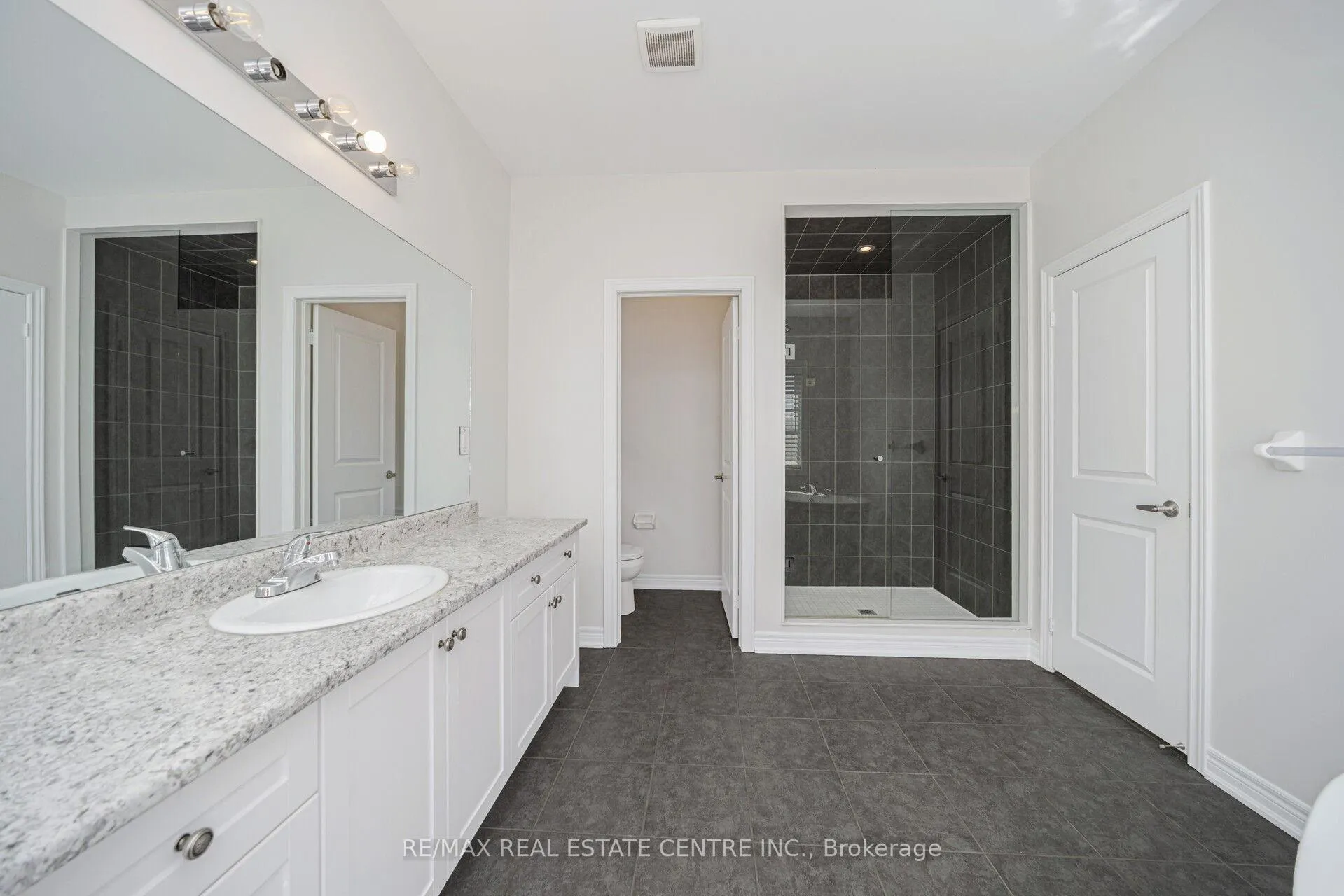 Photo 19 of 26 Fruitvale Circle, Brampton, Northwest Brampton — HOMEH