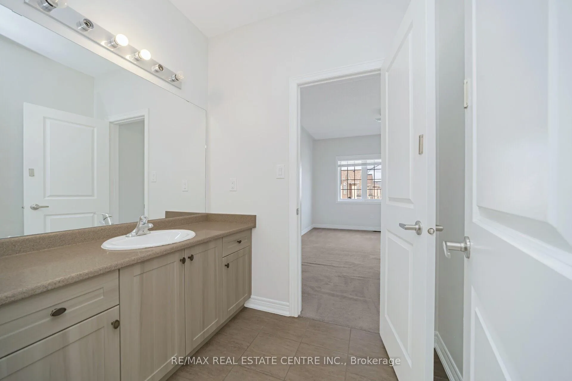 Photo 23 of 26 Fruitvale Circle, Brampton, Northwest Brampton — HOMEH