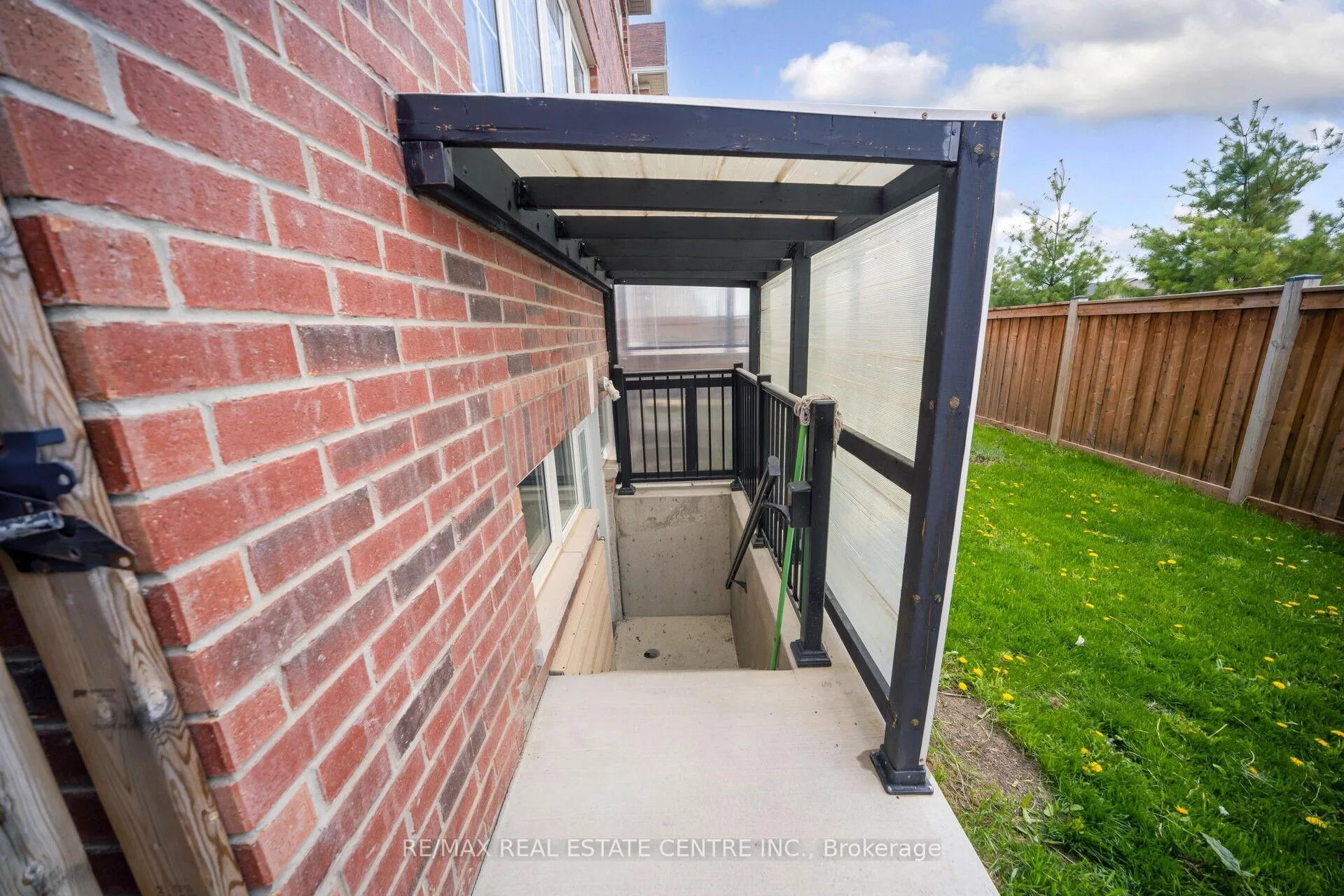 Photo 41 of 26 Fruitvale Circle, Brampton, Northwest Brampton — HOMEH