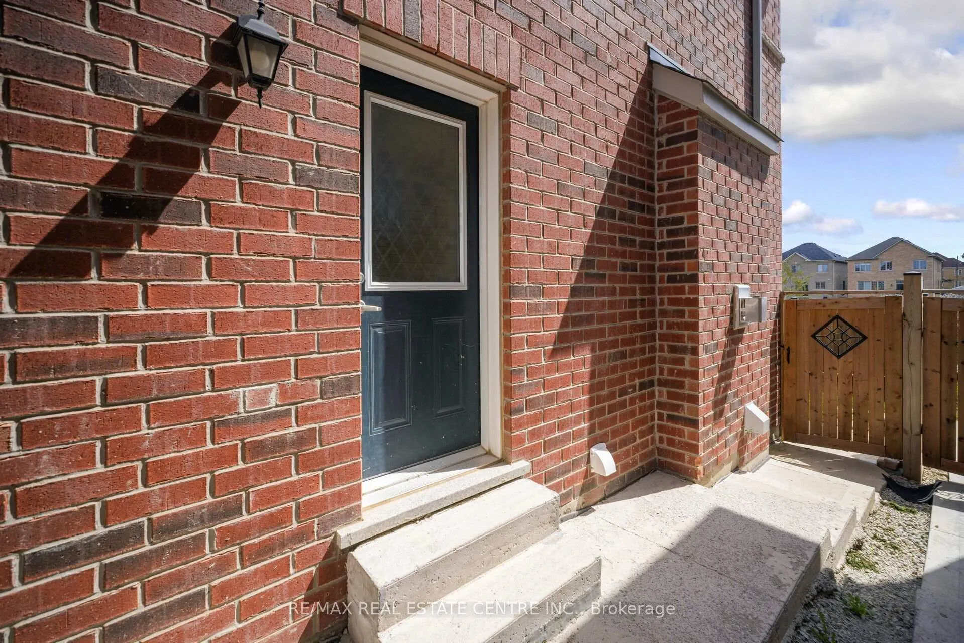 Photo 42 of 26 Fruitvale Circle, Brampton, Northwest Brampton — HOMEH