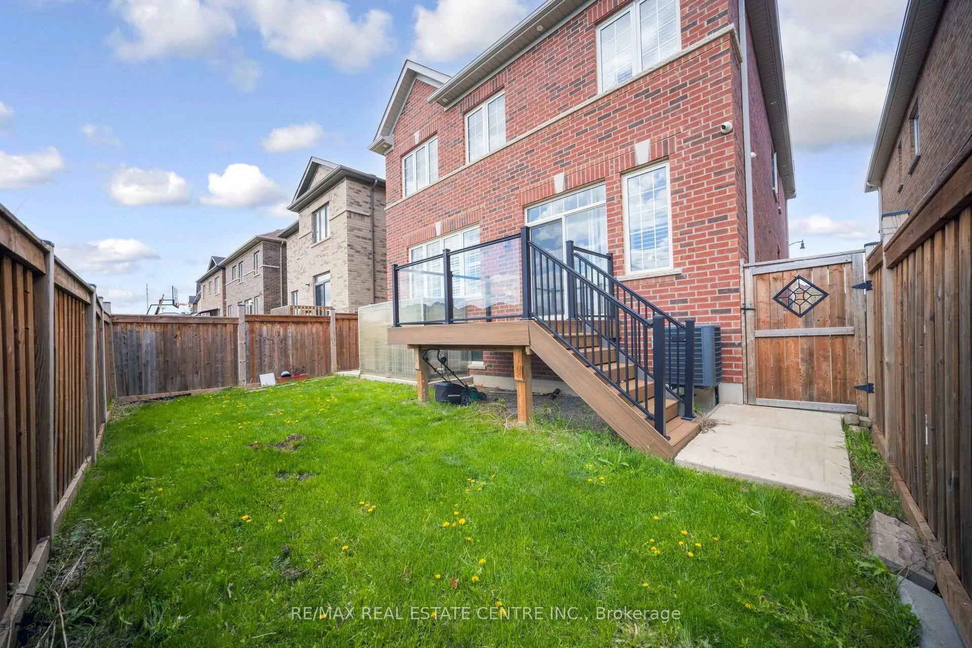 Photo 43 of 26 Fruitvale Circle, Brampton, Northwest Brampton — HOMEH