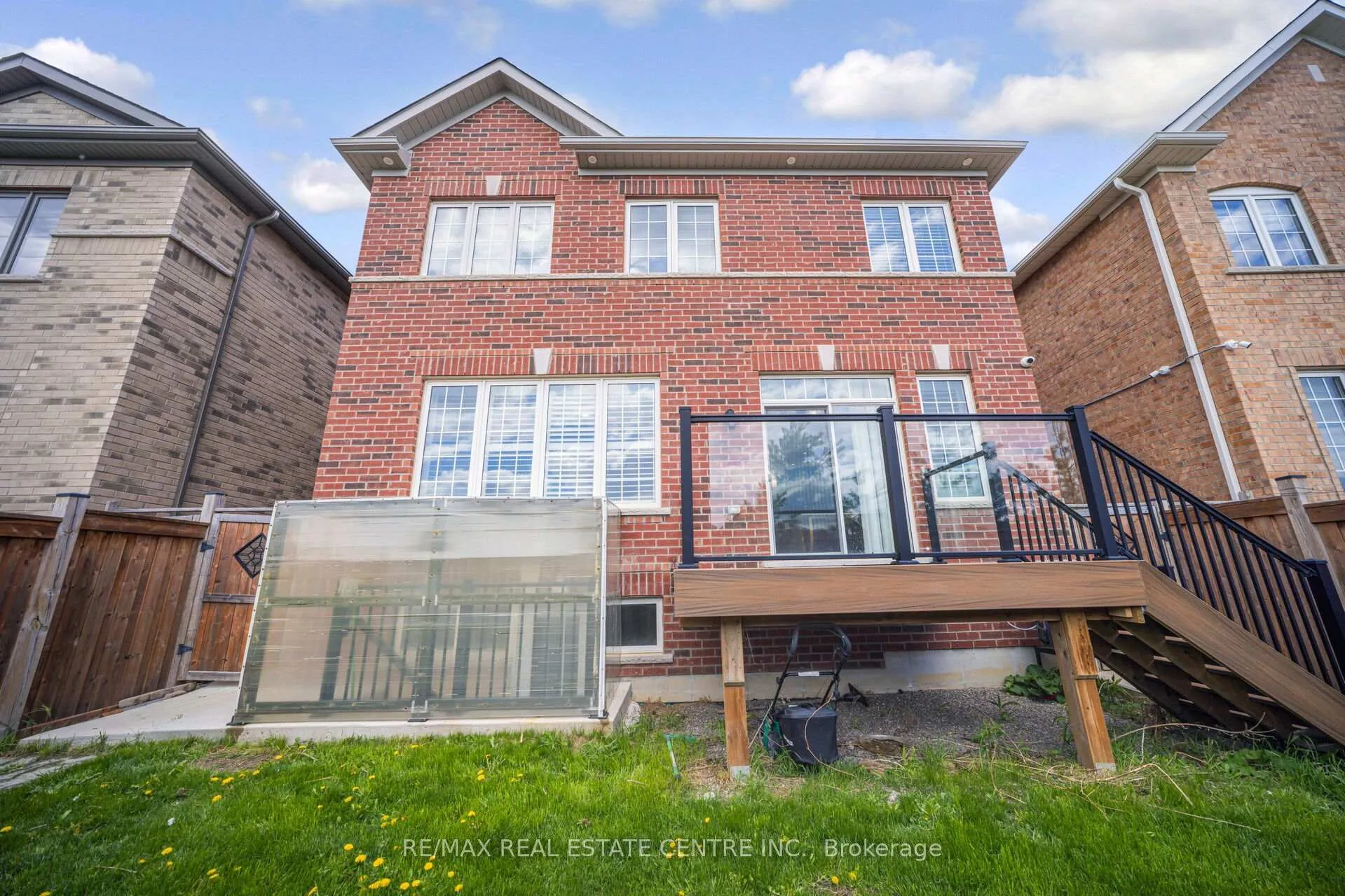 Photo 44 of 26 Fruitvale Circle, Brampton, Northwest Brampton — HOMEH