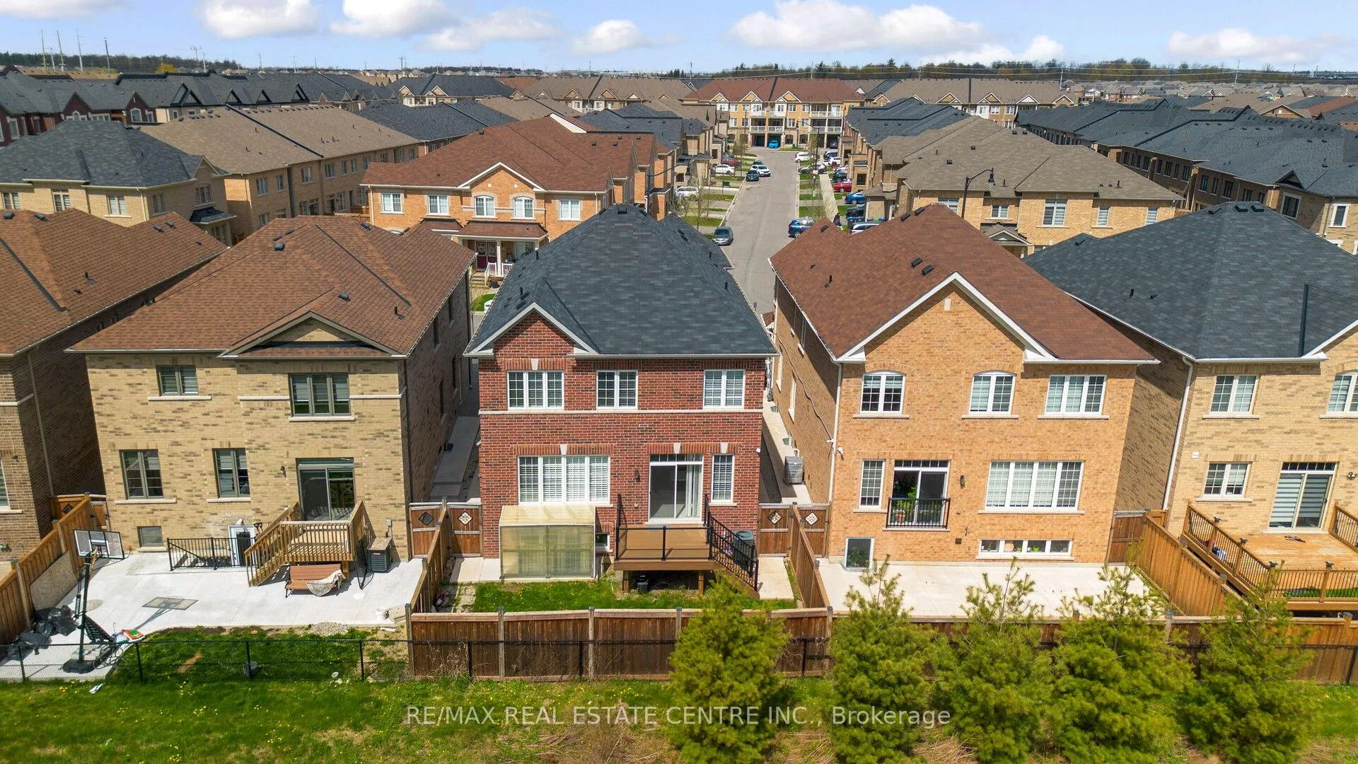 Photo 45 of 26 Fruitvale Circle, Brampton, Northwest Brampton — HOMEH