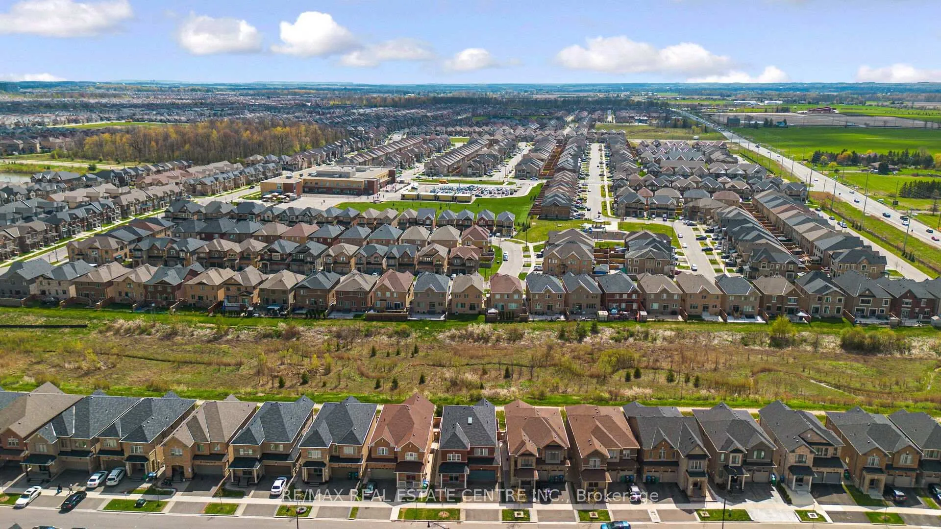 Photo 48 of 26 Fruitvale Circle, Brampton, Northwest Brampton — HOMEH