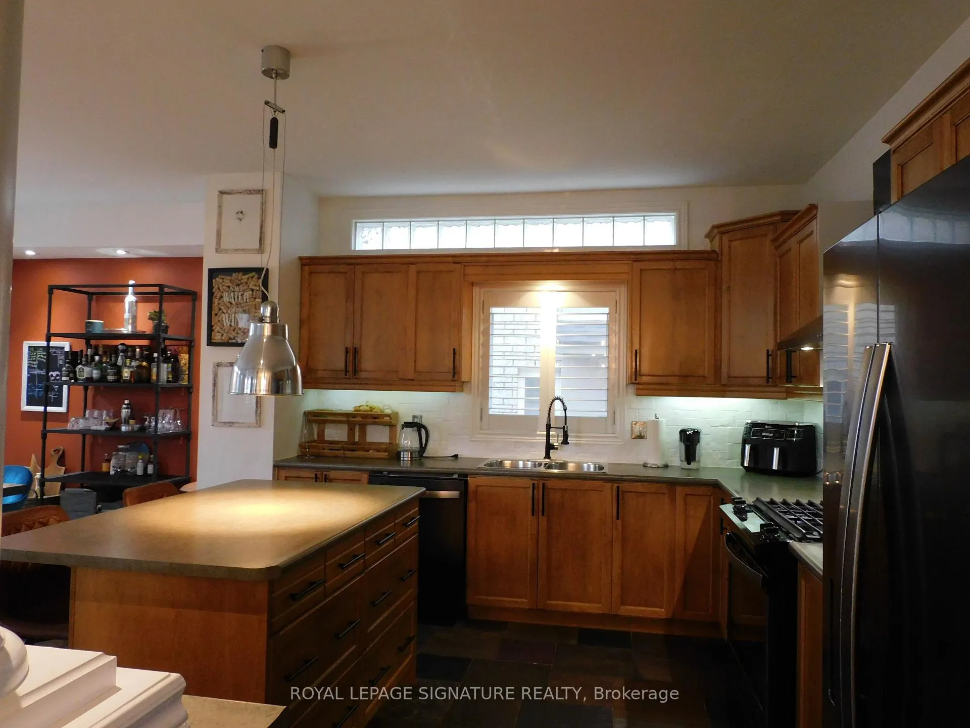 Photo 10 of 30 Walcotte Avenue, Hamilton, Meadowlands — HOMEH