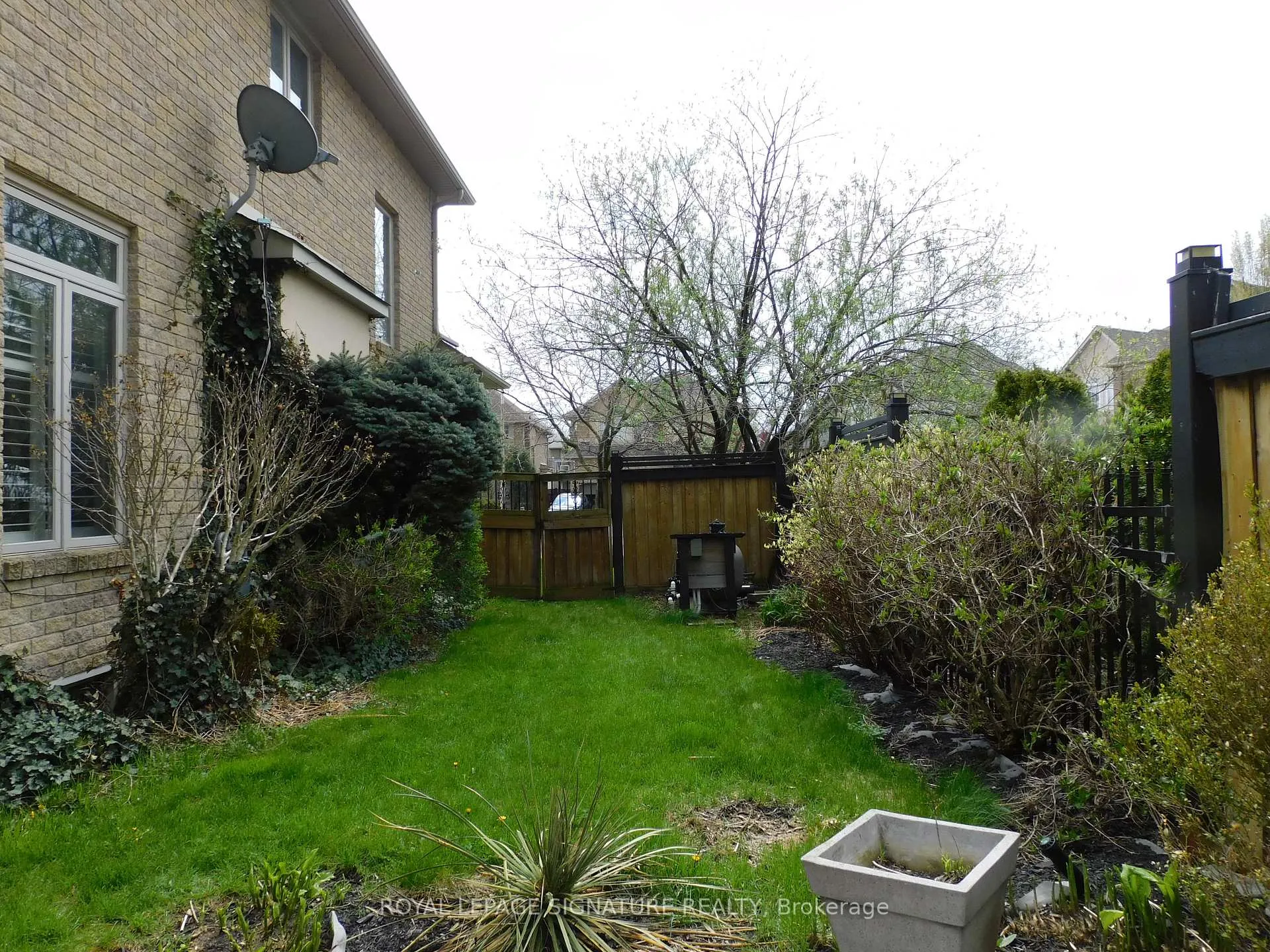 Photo 22 of 30 Walcotte Avenue, Hamilton, Meadowlands — HOMEH