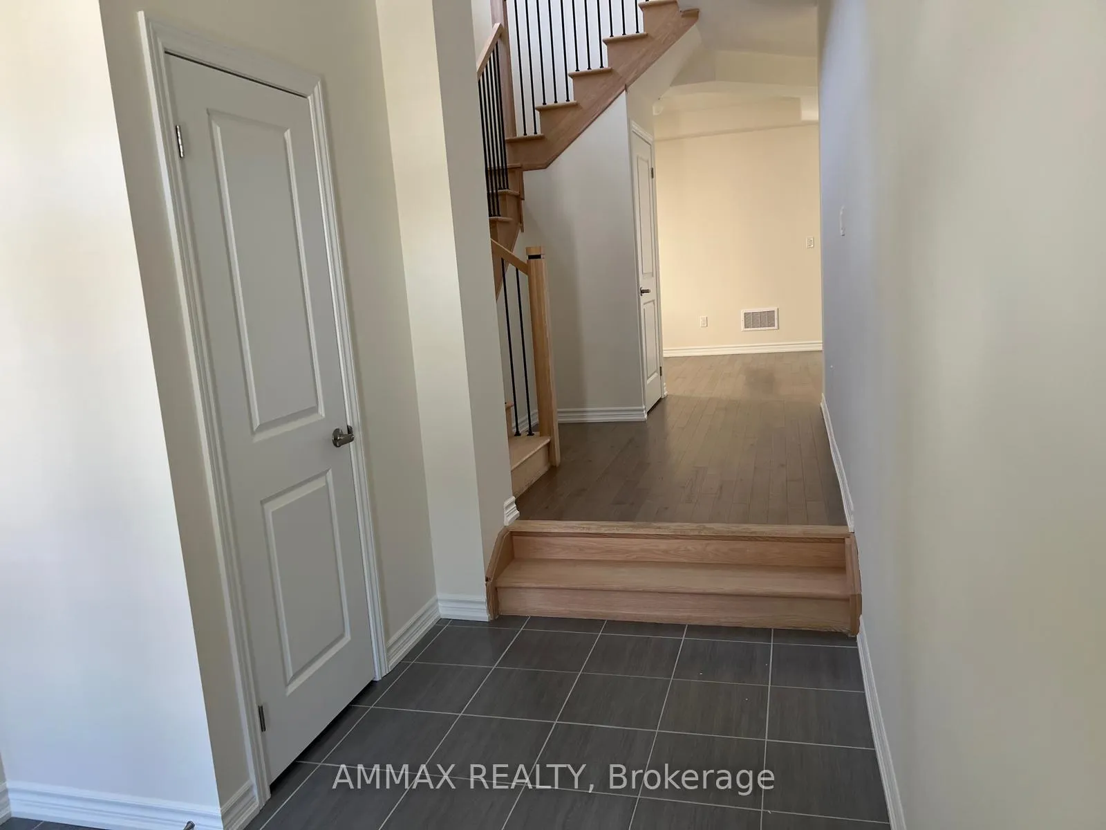 Photo 2 of 2990 zenith Parkway, Pickering, Rural Pickering — HOMEH