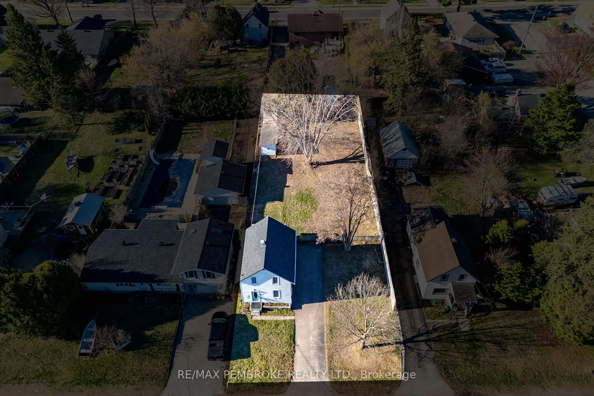 Photo 2 of 566 Perth Street, Pembroke — HOMEH