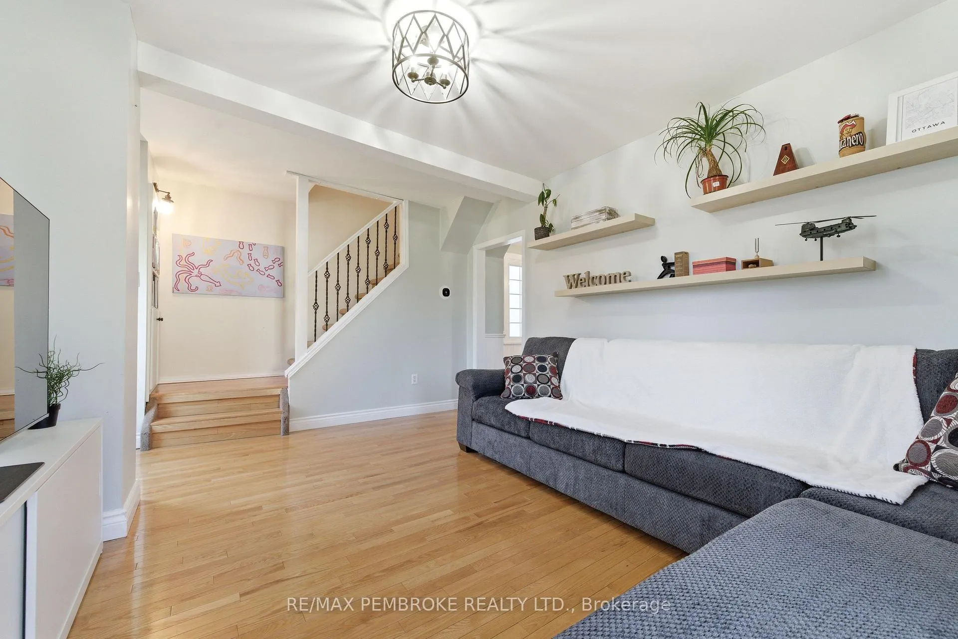 Photo 7 of 566 Perth Street, Pembroke — HOMEH