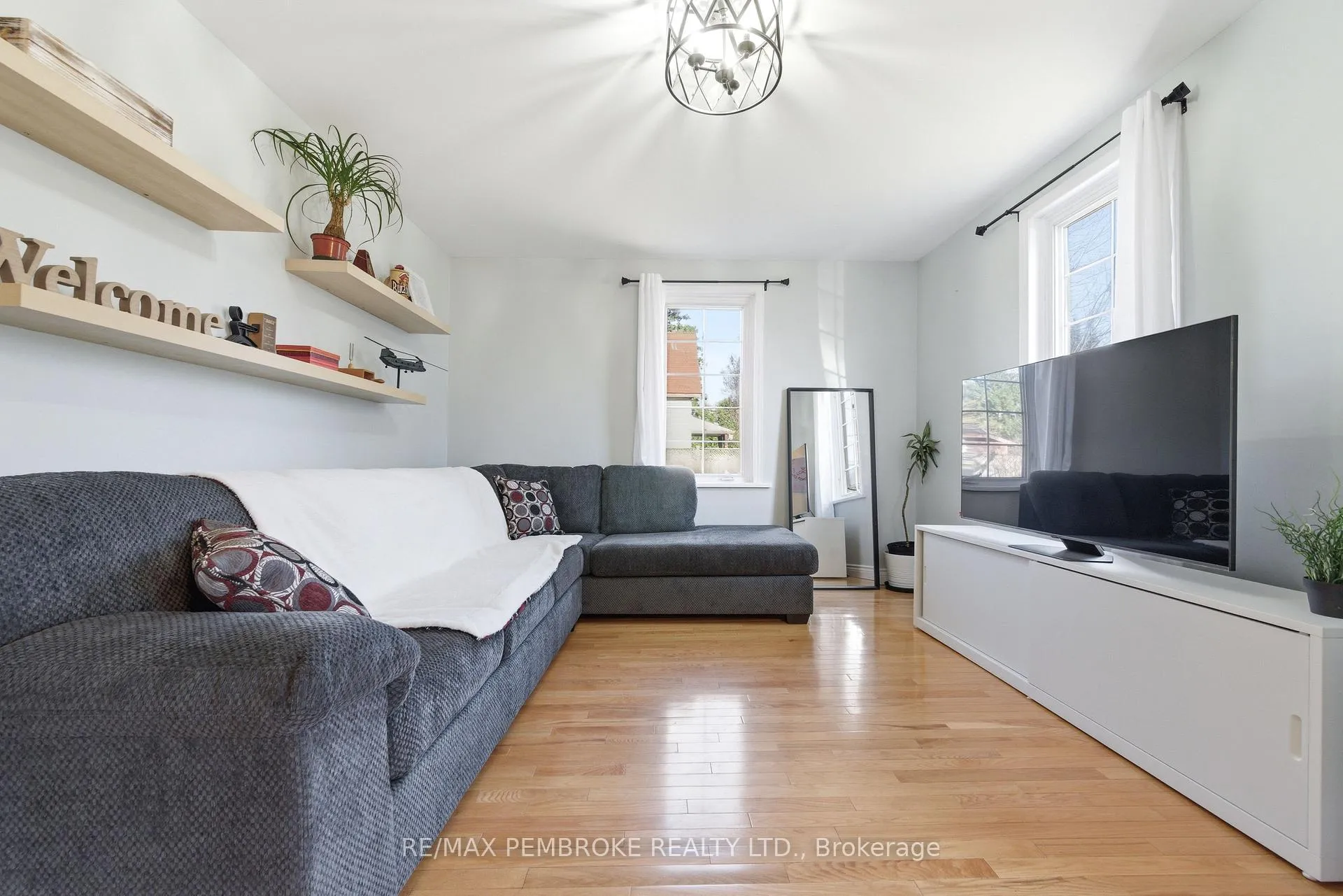 Photo 9 of 566 Perth Street, Pembroke — HOMEH