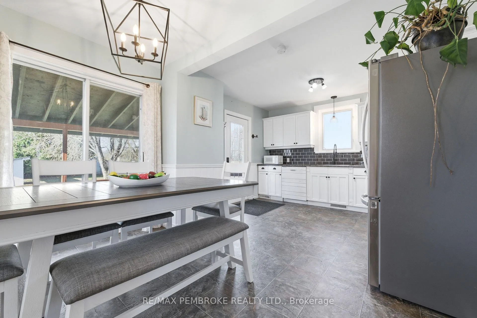 Photo 11 of 566 Perth Street, Pembroke — HOMEH