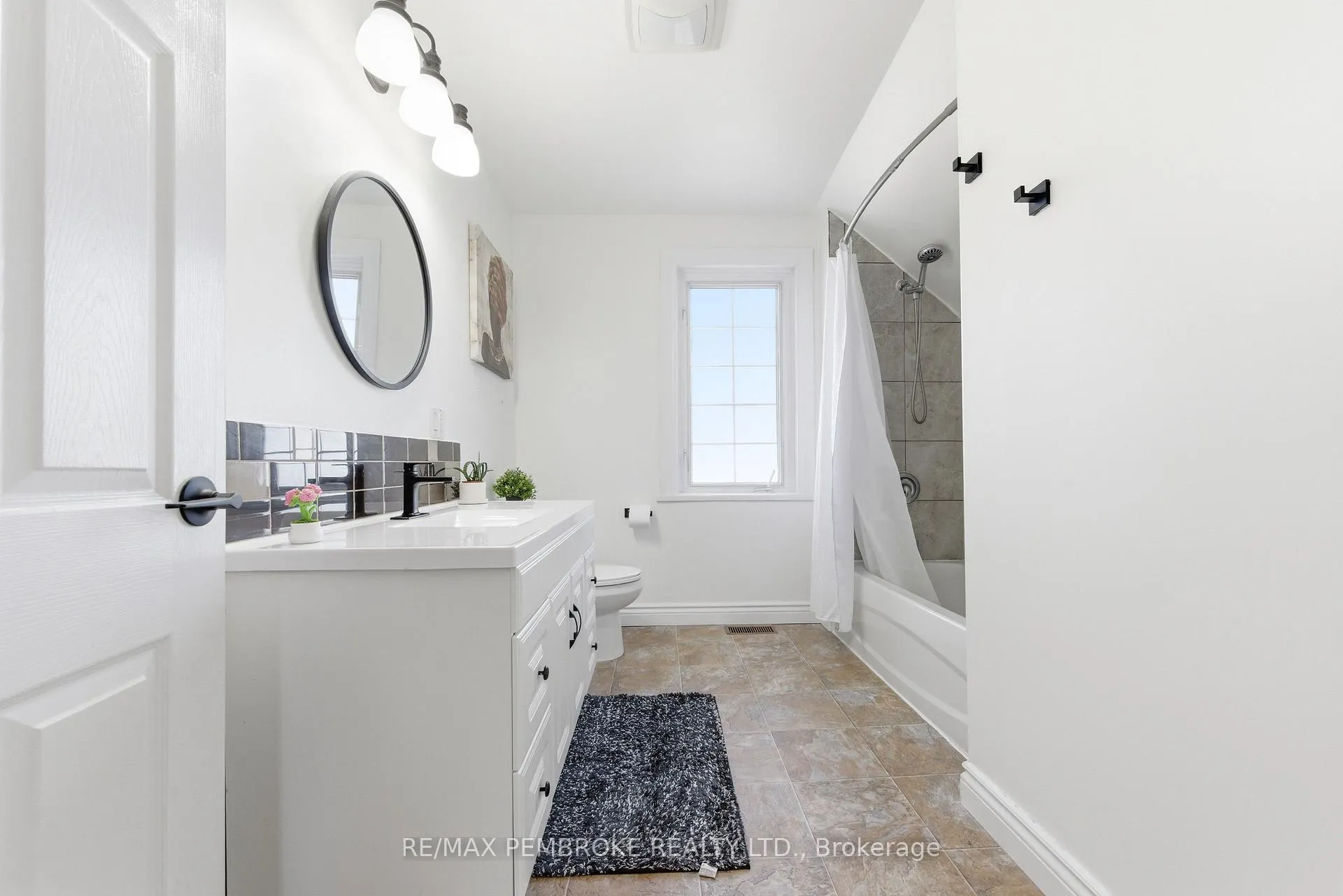Photo 20 of 566 Perth Street, Pembroke — HOMEH