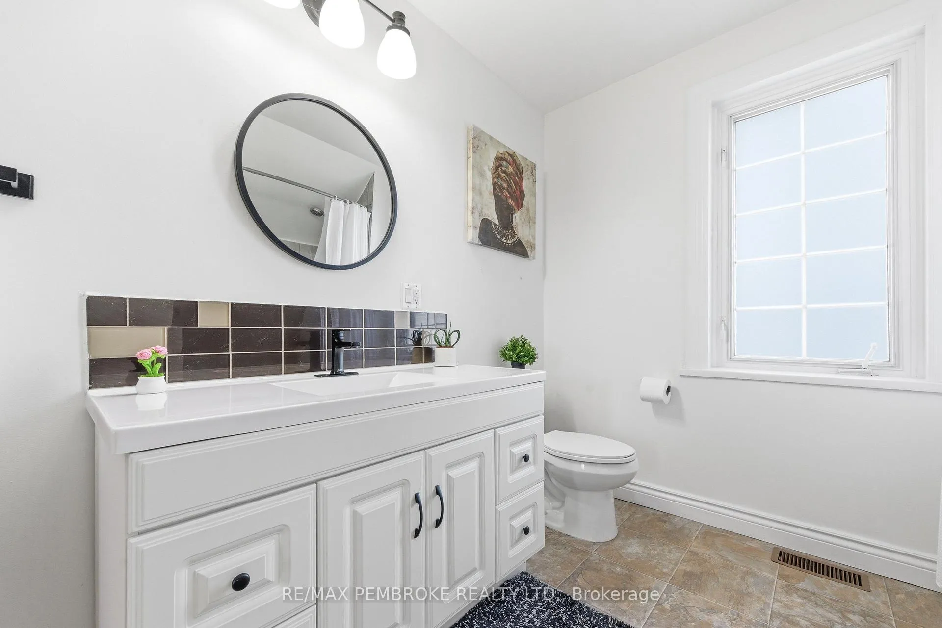 Photo 21 of 566 Perth Street, Pembroke — HOMEH