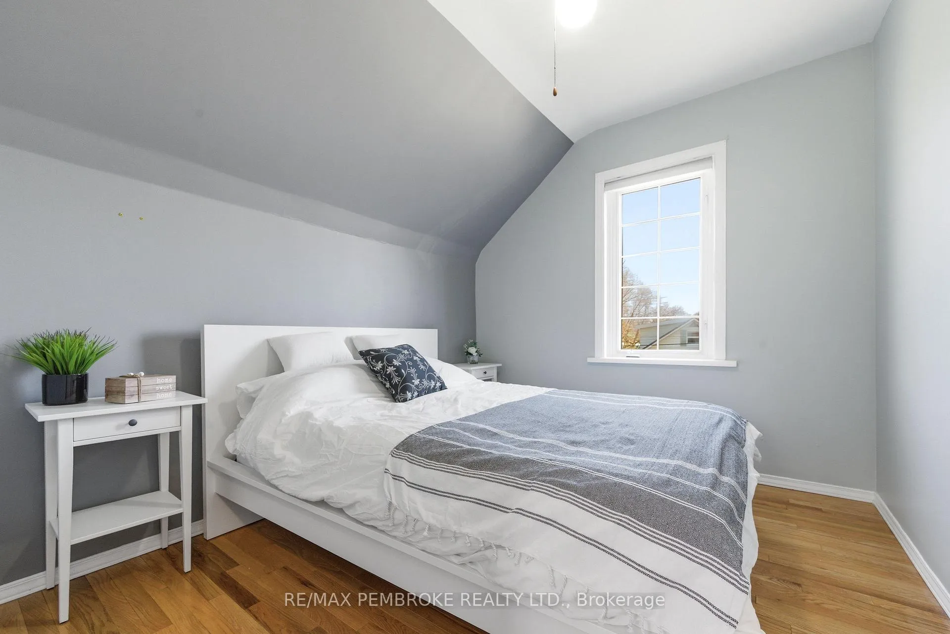 Photo 23 of 566 Perth Street, Pembroke — HOMEH