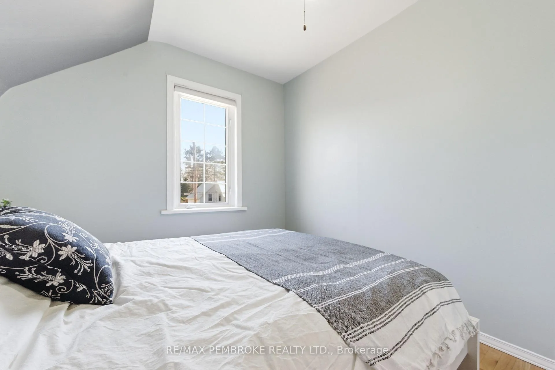 Photo 24 of 566 Perth Street, Pembroke — HOMEH